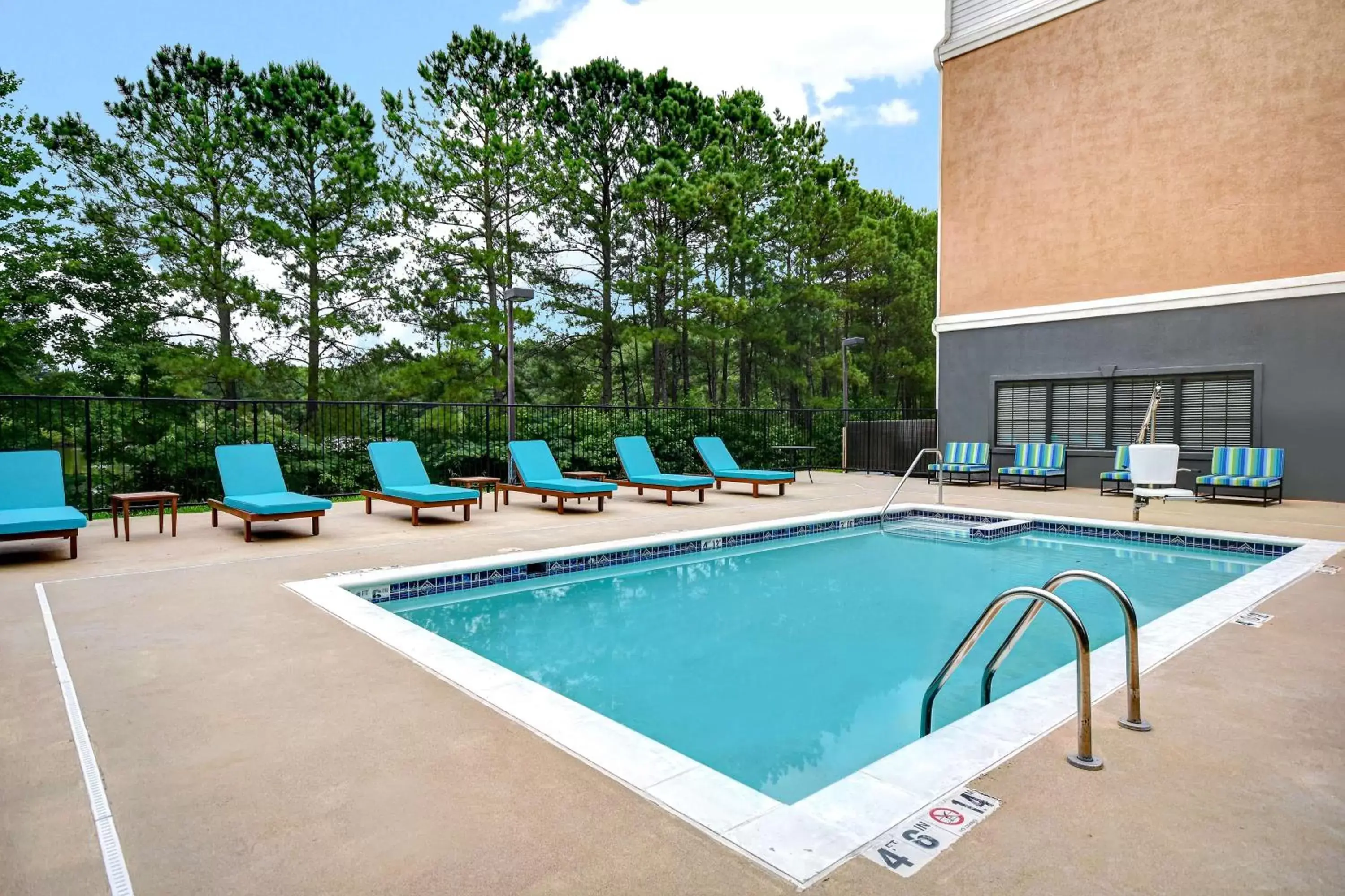 Pool view, Swimming Pool in Homewood Suites Newport News - Yorktown by Hilton