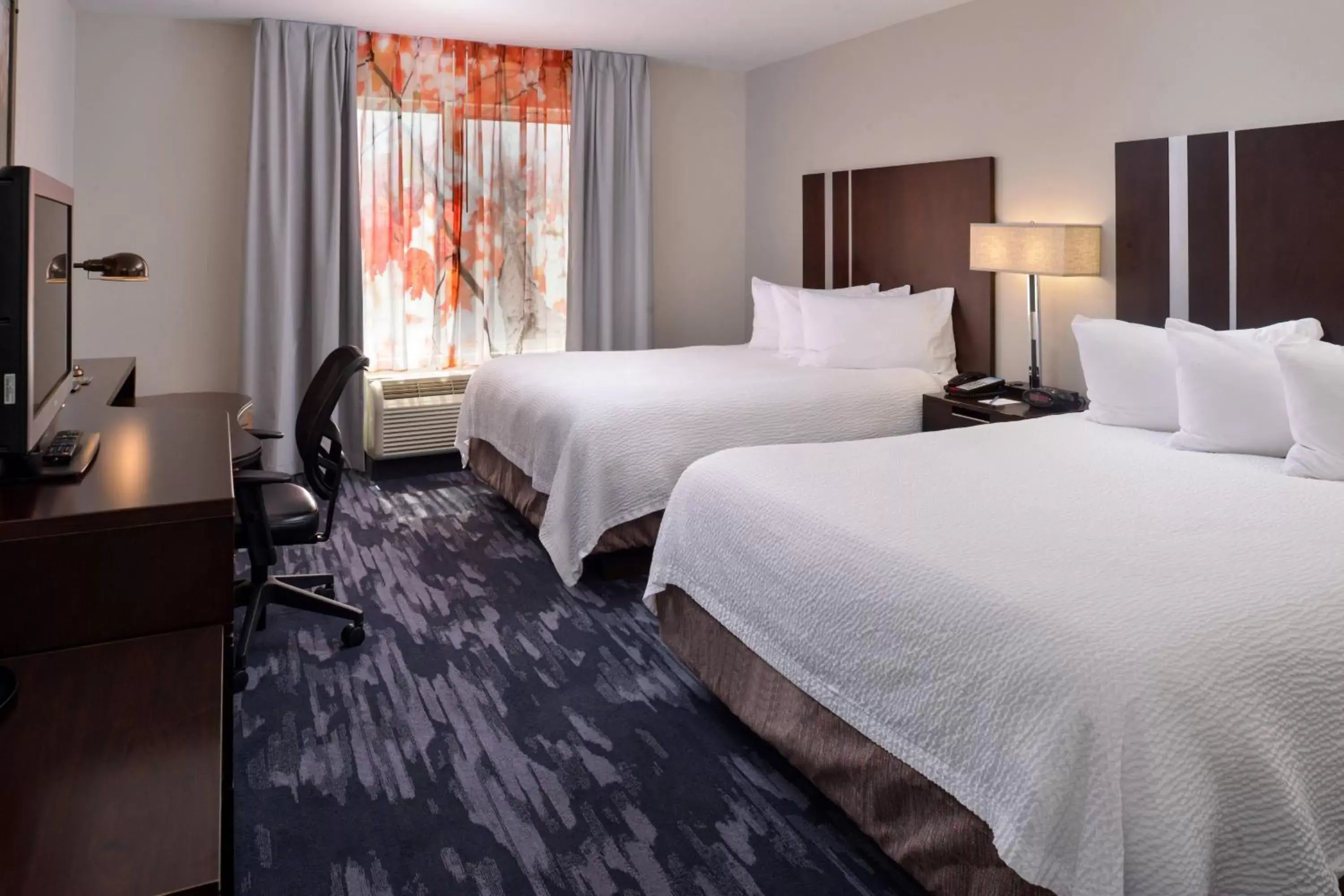 Photo of the whole room, Bed in Fairfield Inn & Suites by Marriott Cedar Rapids