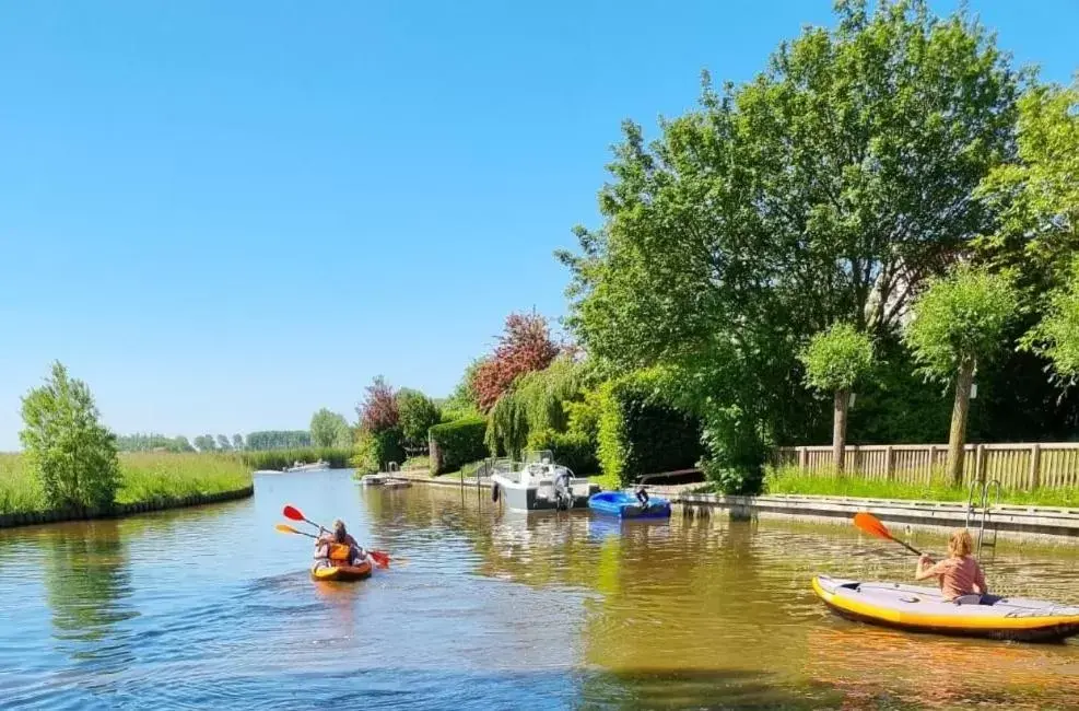 Canoeing in Harlingen Staete Wellness B&B Oase van rust en luxe