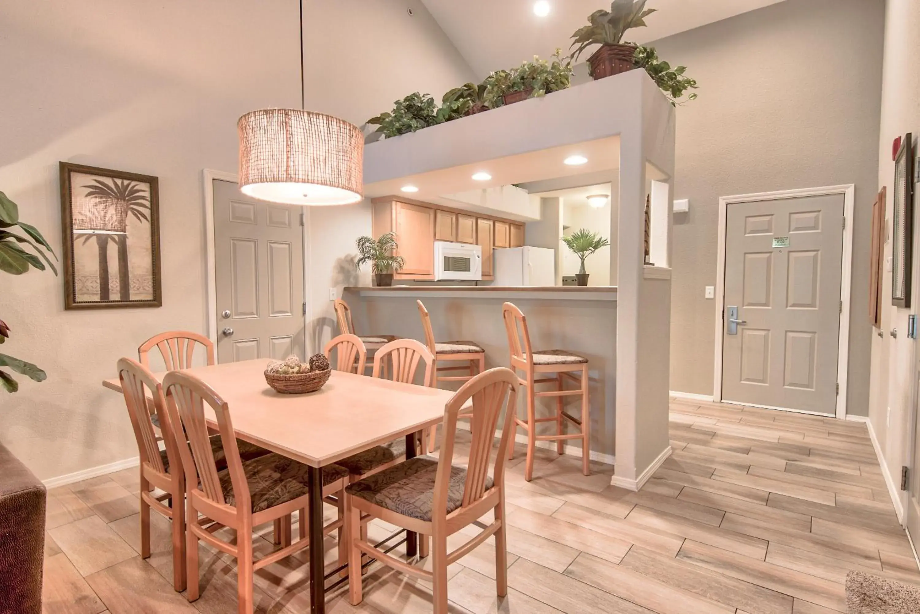 Kitchen or kitchenette, Dining Area in Still Waters Resort