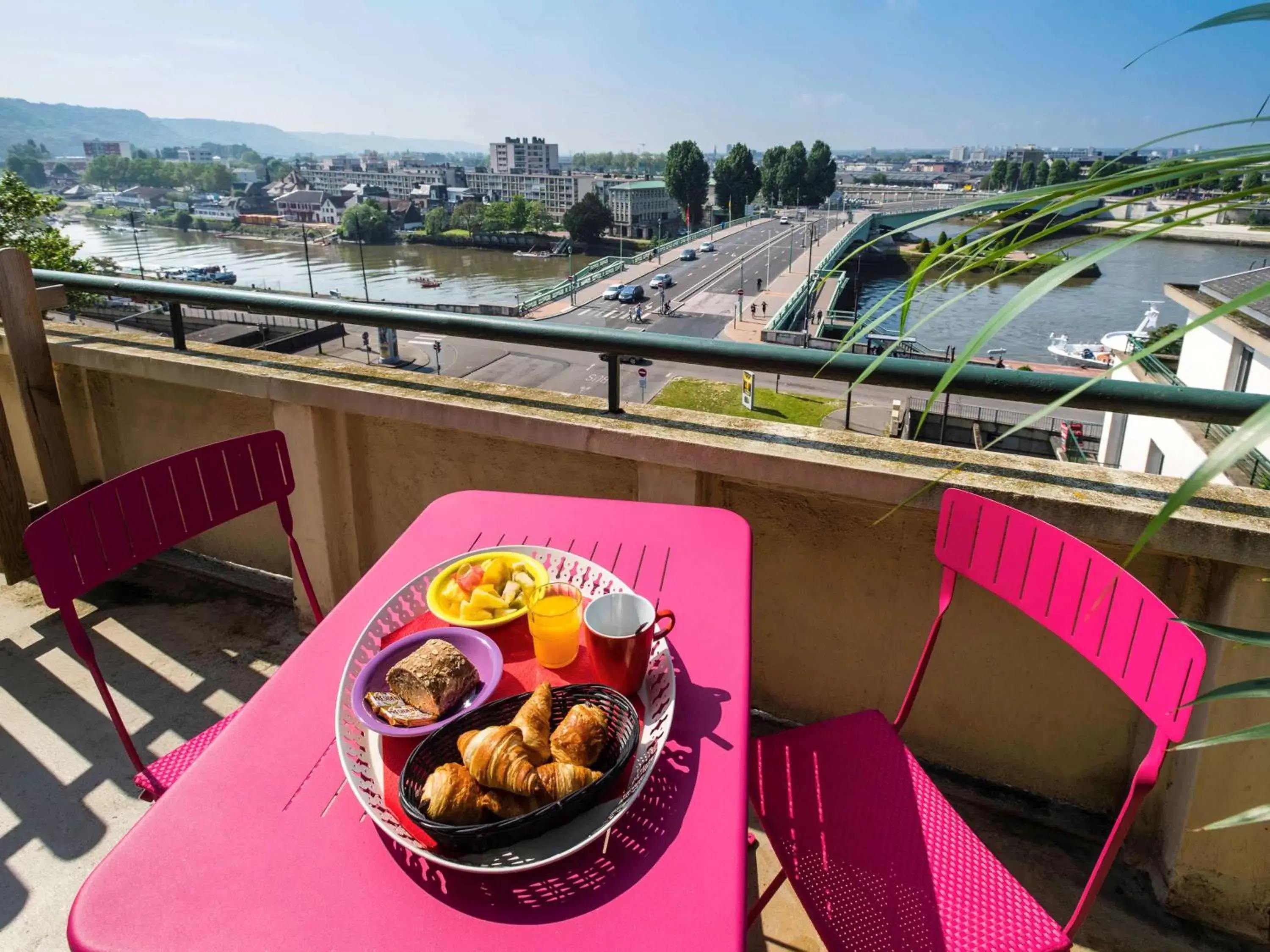 Photo of the whole room in Ibis Styles Rouen Centre Cathédrale