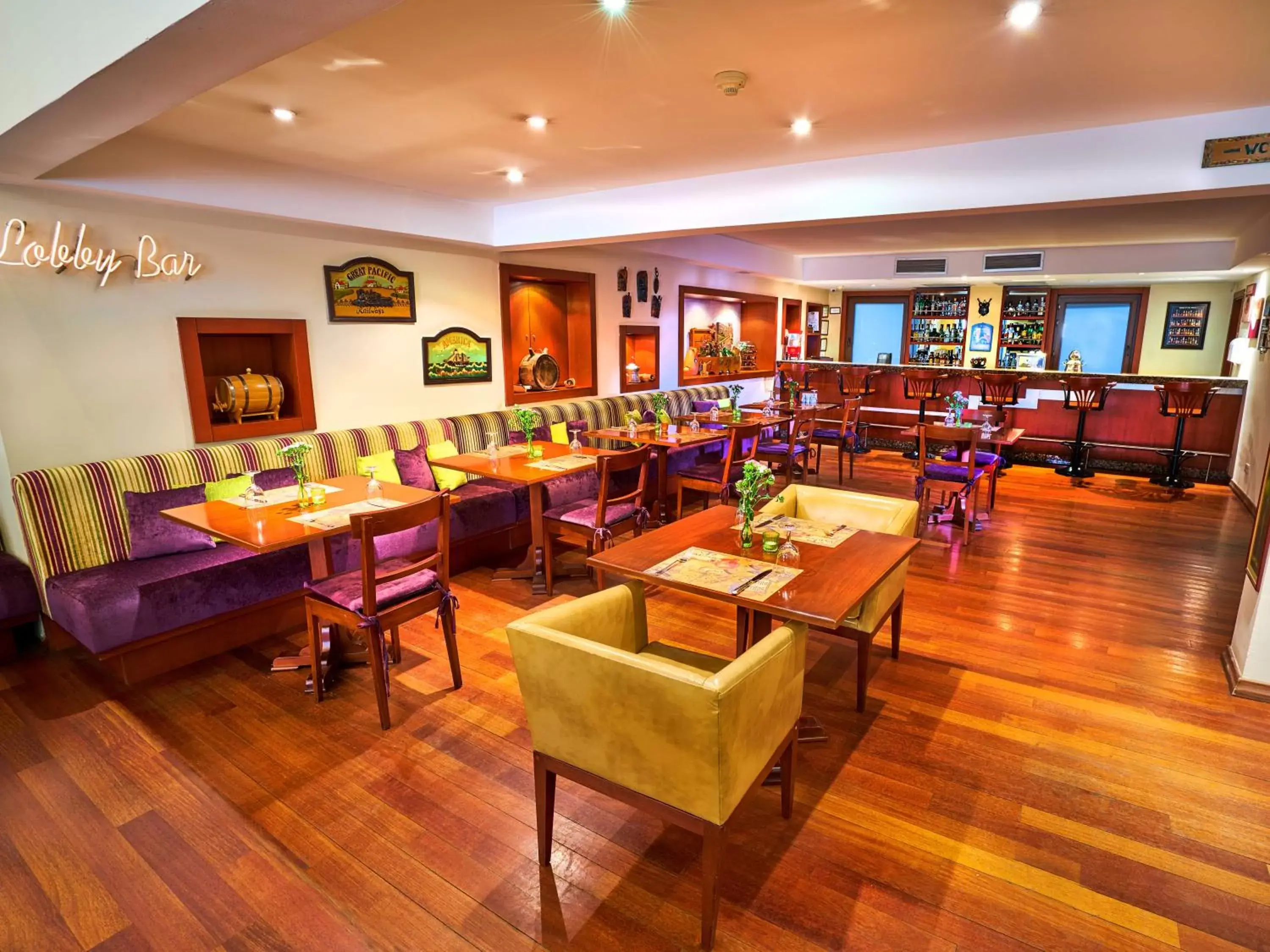 Lounge or bar, Restaurant/Places to Eat in Feronya Hotel