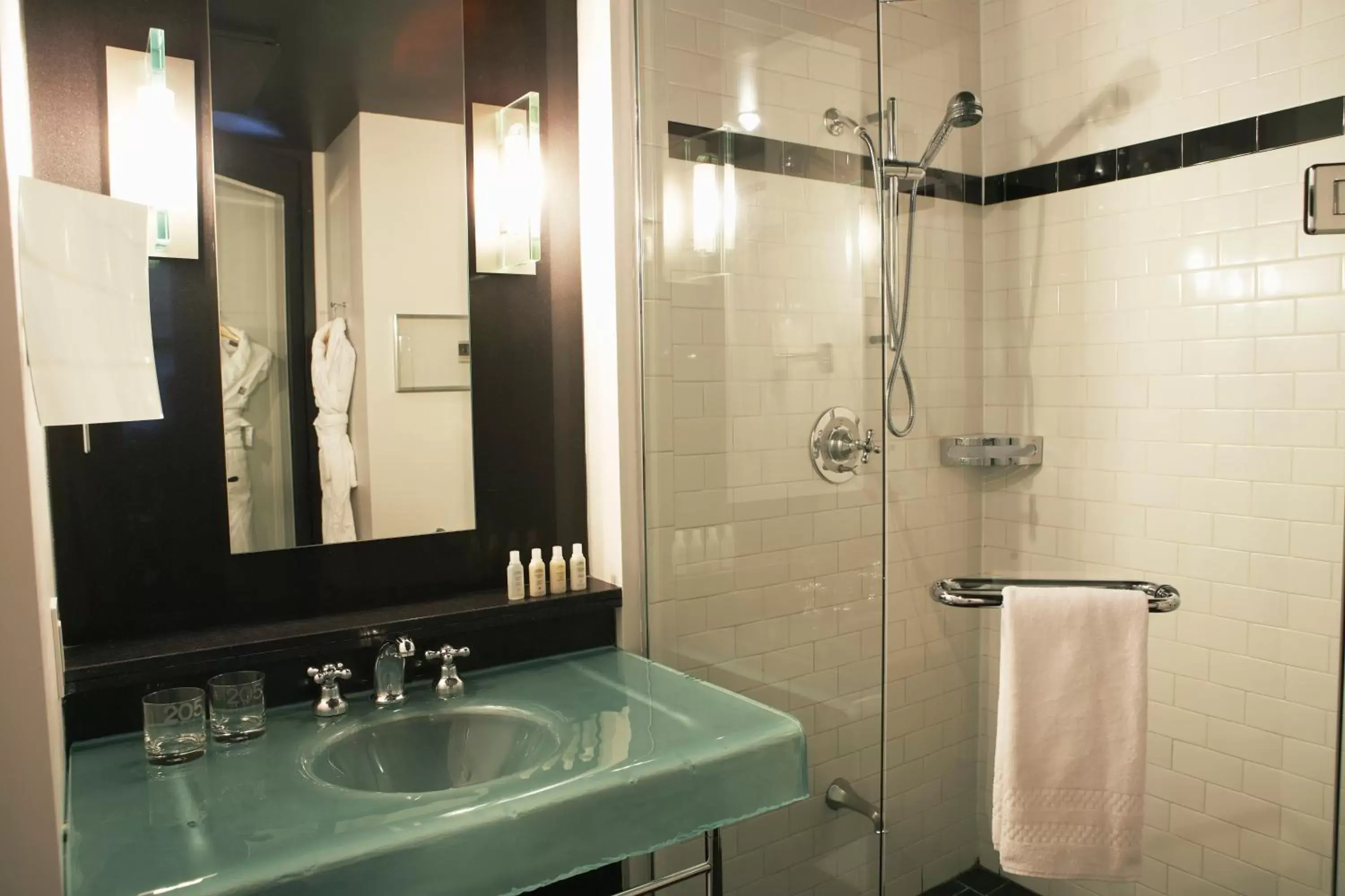 Shower, Bathroom in Hôtel Le Germain Québec