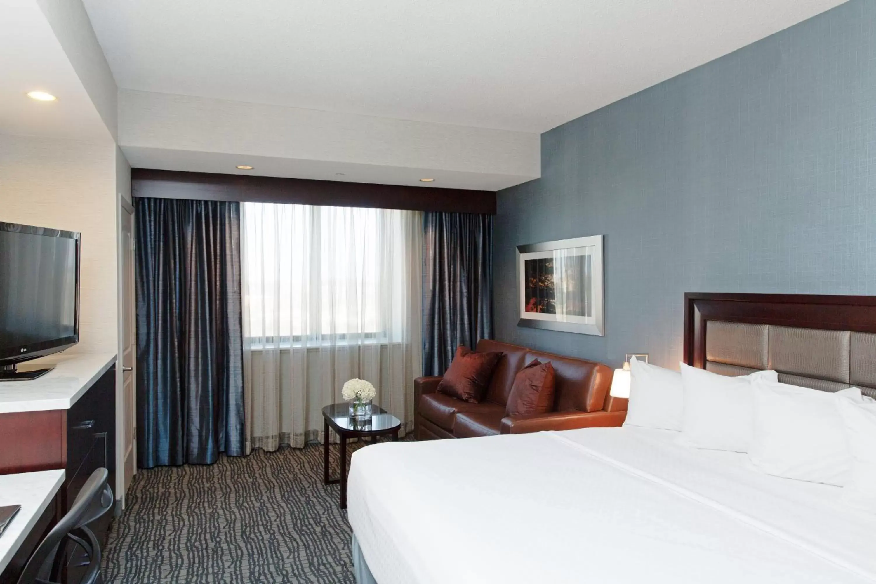 Photo of the whole room, Bed in Crowne Plaza Springfield Convention Center, an IHG Hotel