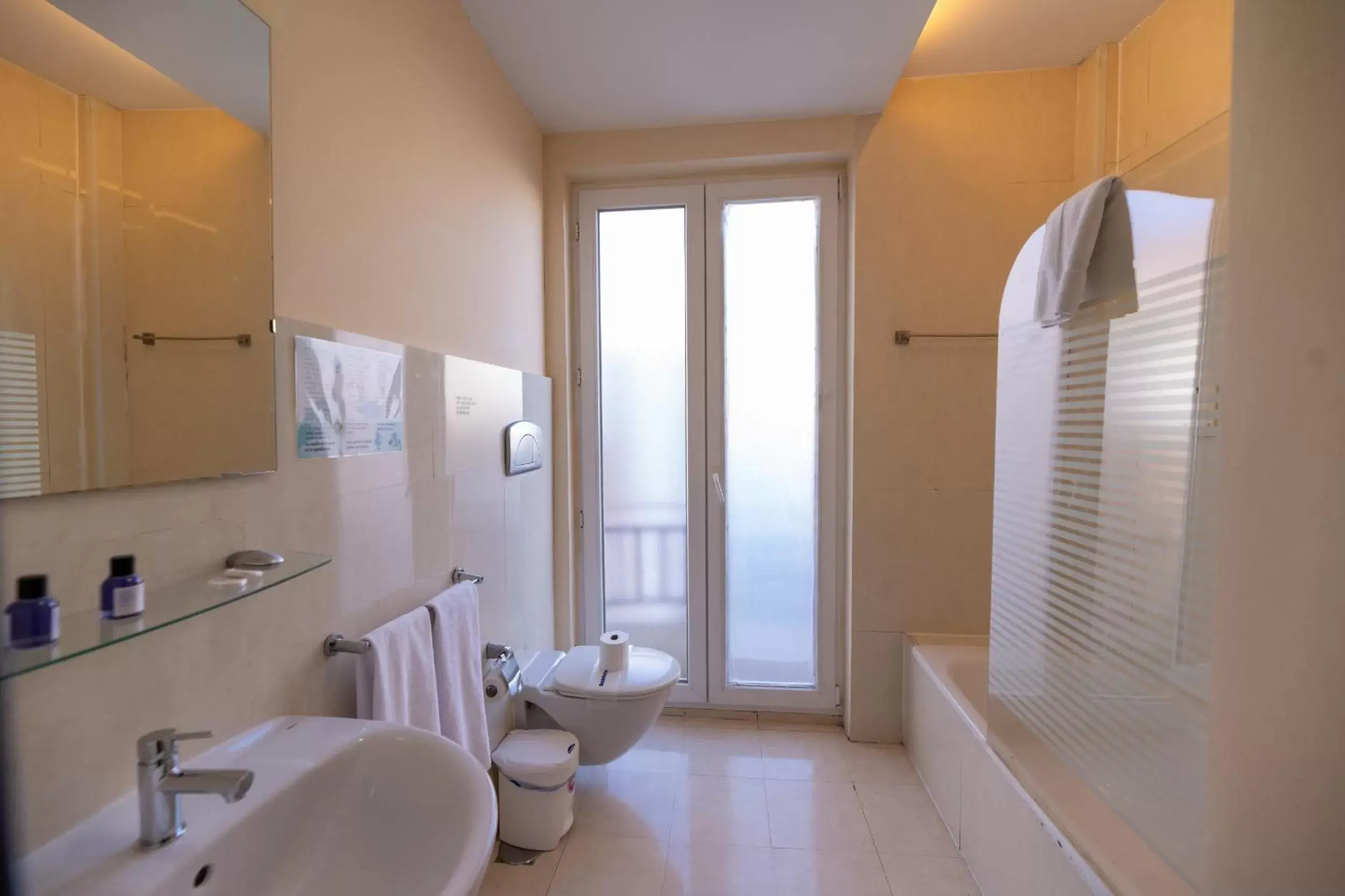 Hot Spring Bath, Bathroom in Hotel Monasterio Granada - Adults Only