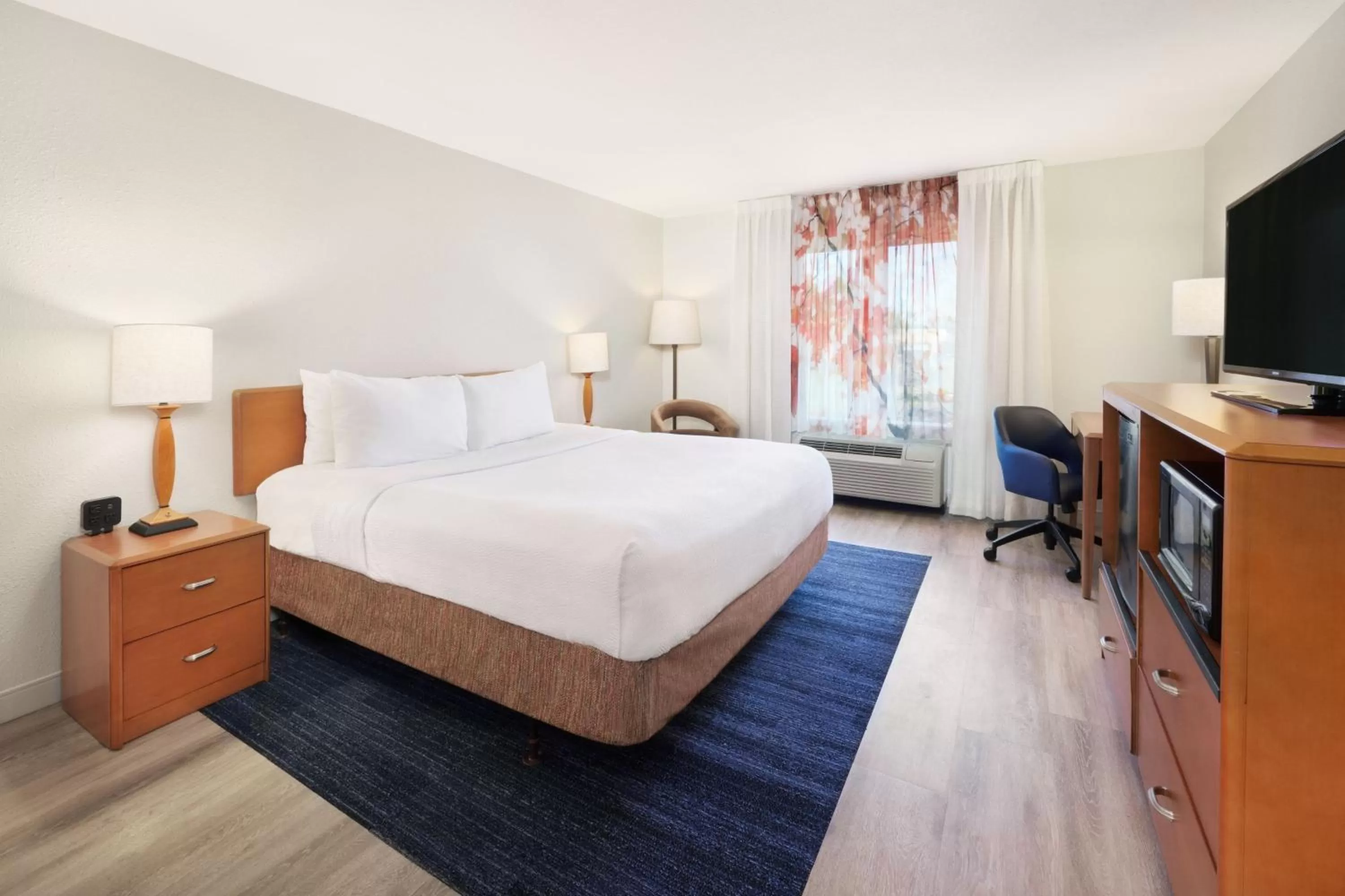 Photo of the whole room, Bed in Fairfield Inn & Suites By Marriott Hinesville Fort Stewart