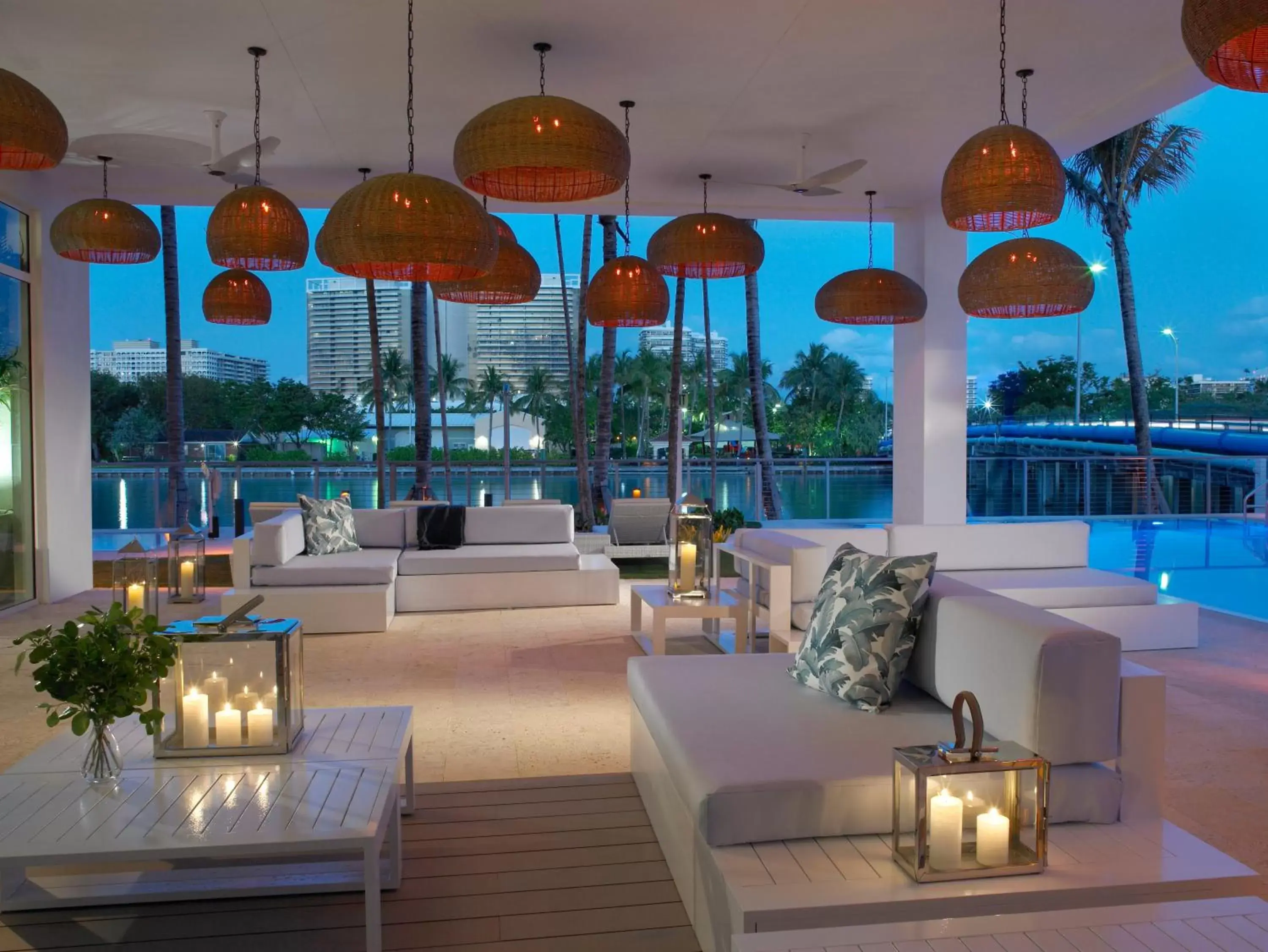 Balcony/Terrace, Lounge/Bar in Grand Beach Hotel Bay Harbor