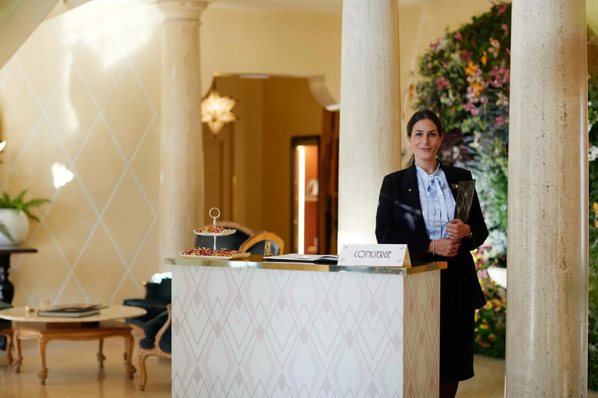 Staff, Lobby/Reception in Villa Principe Leopoldo - Ticino Hotels Group