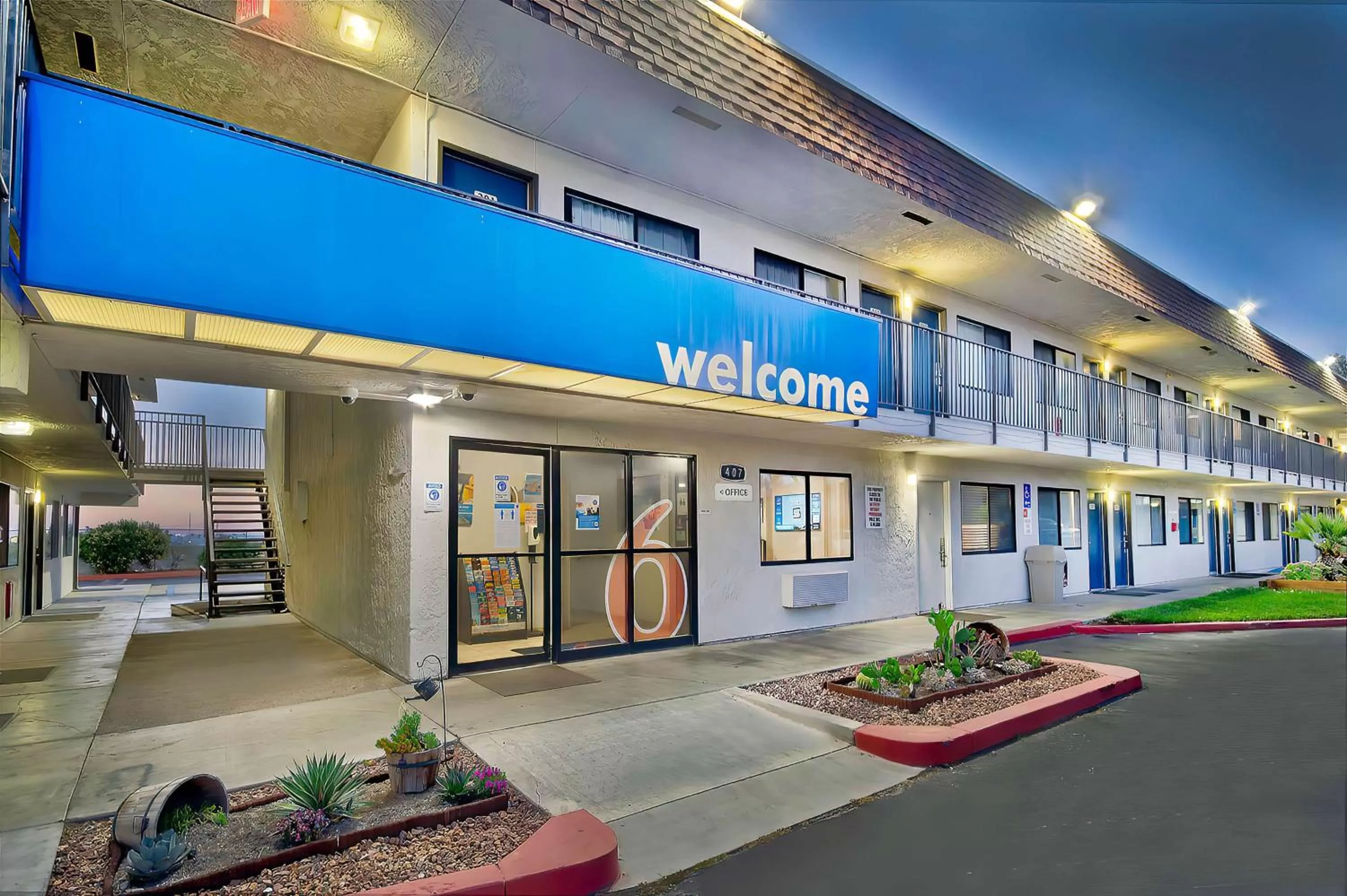 Property building in Motel 6-Palmdale, CA