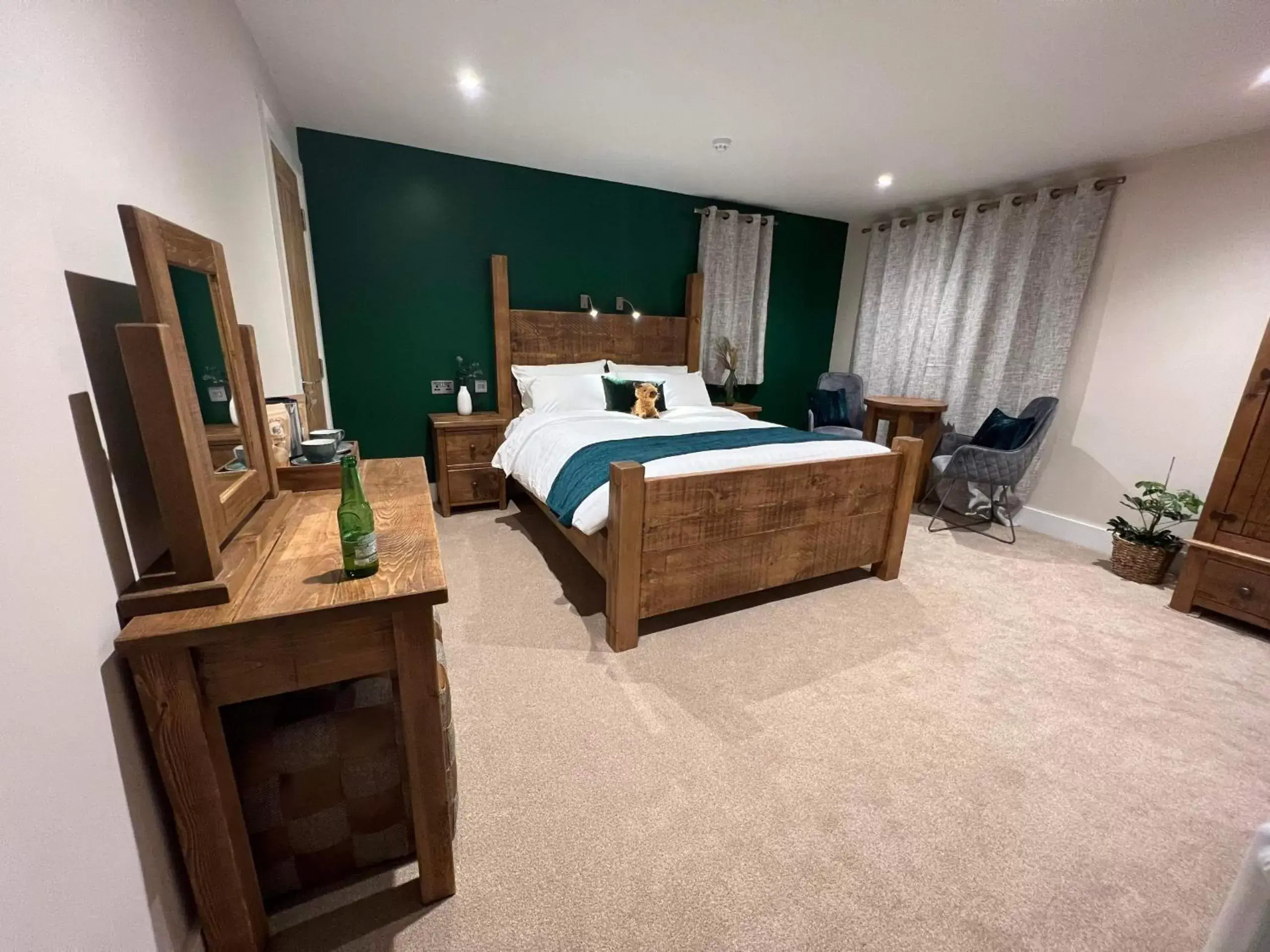 Bedroom in Bulls Head - Holymoorside