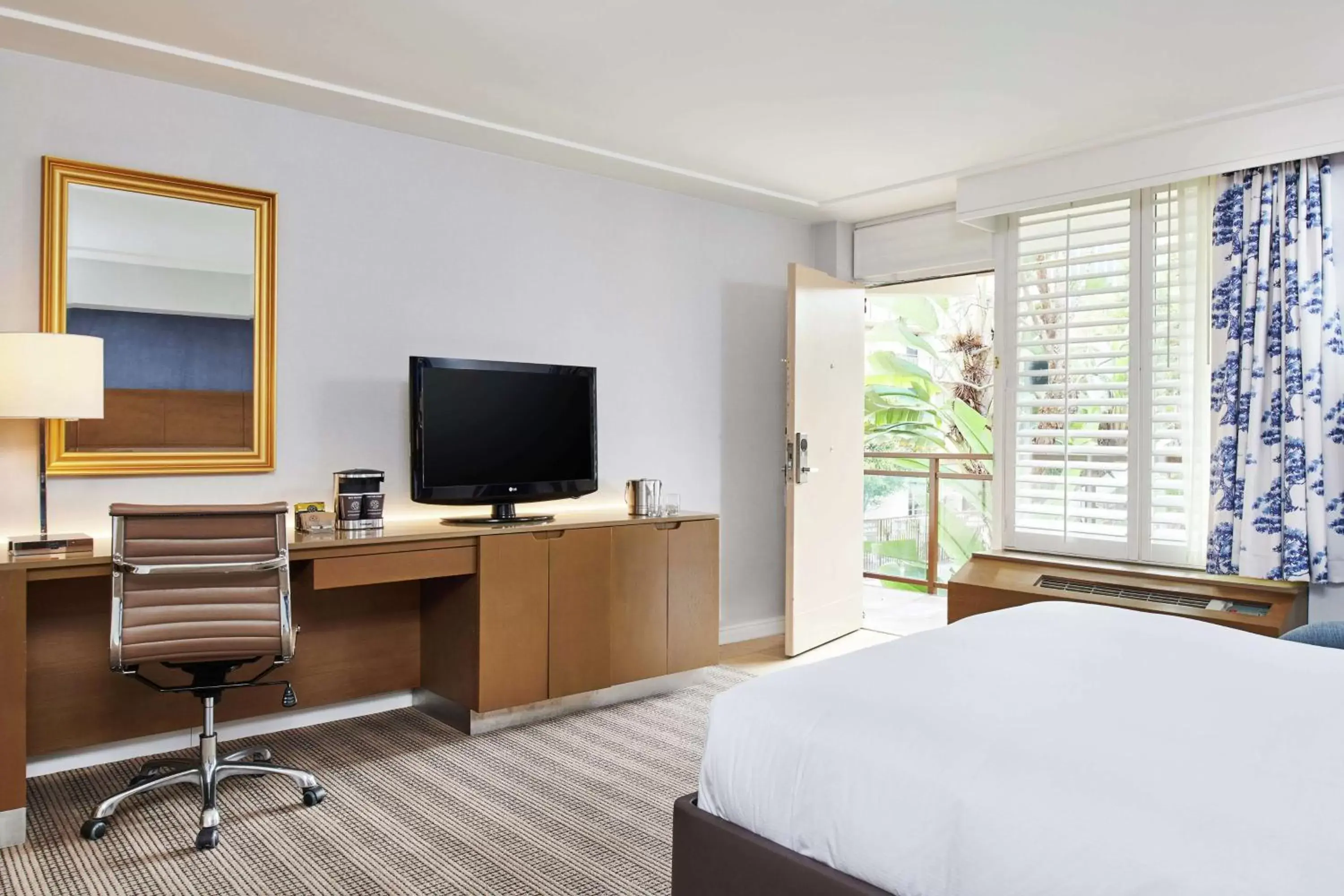 Bedroom, TV/Entertainment Center in DoubleTree by Hilton Torrance - South Bay