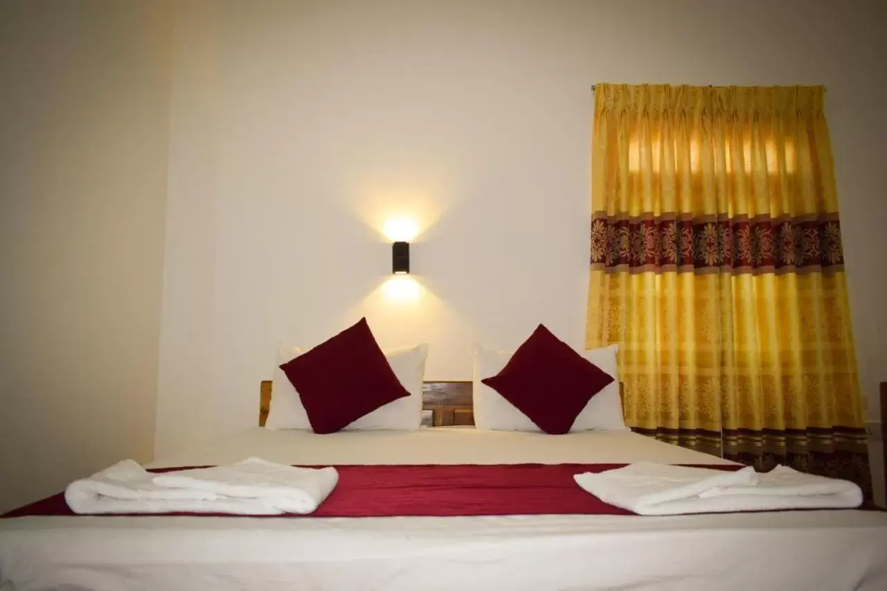 Deluxe Double Room in Hotel Theevanni Inn Deluxe Double Room in Hotel Theevanni Inn