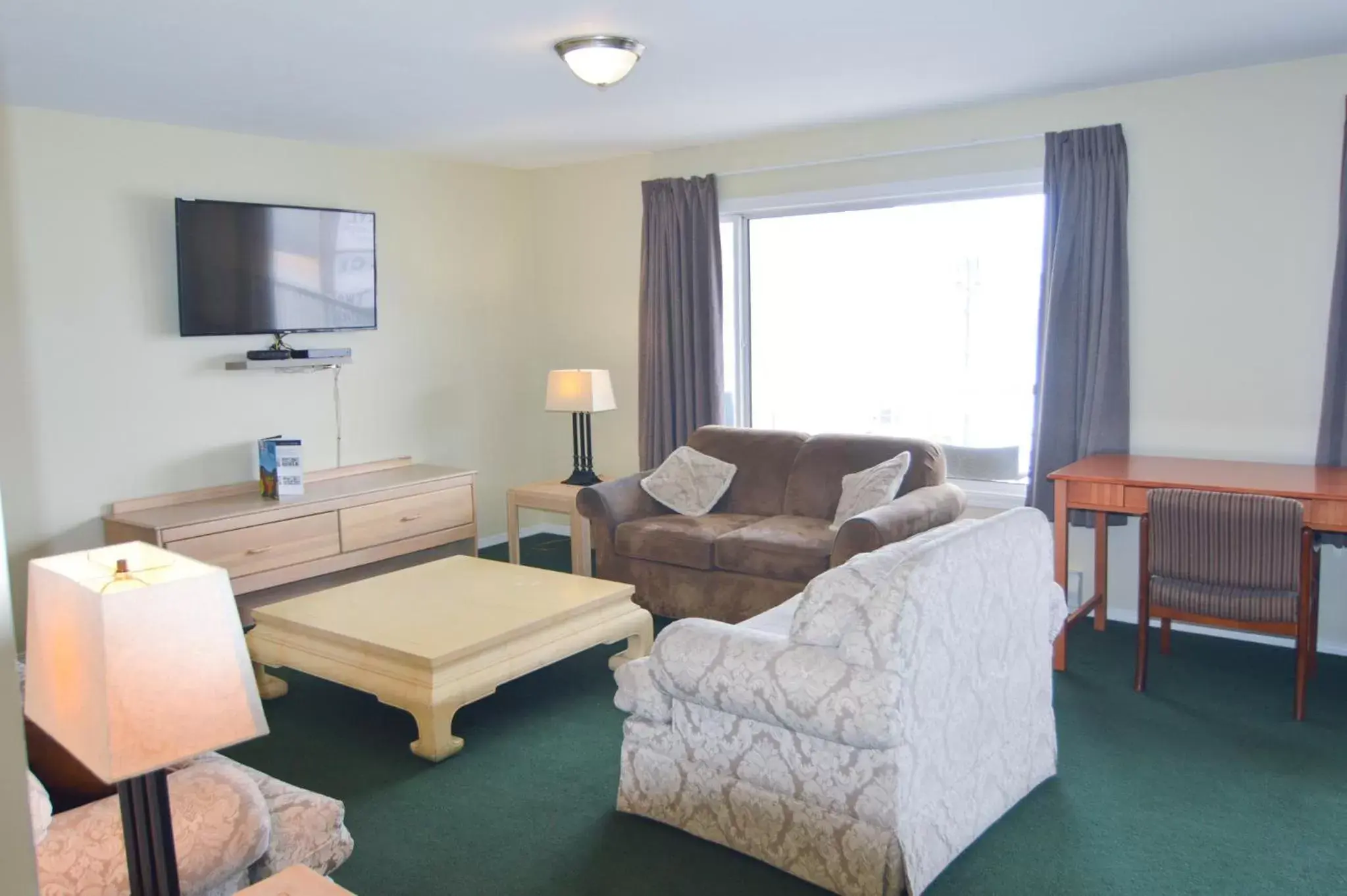 Living room, Seating Area in Shoreline Resort Condominiums