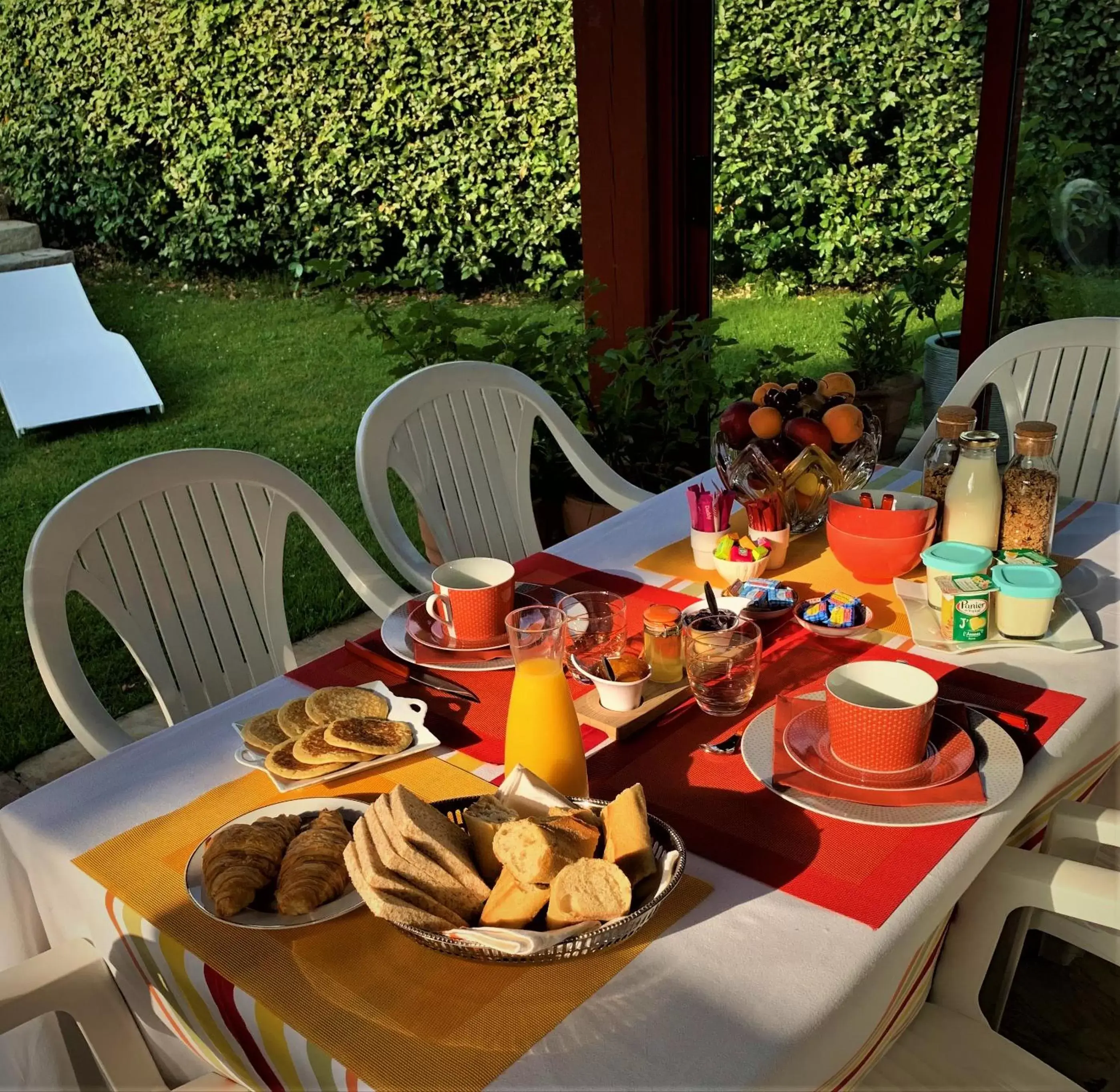 Breakfast in Villa Les Hortensias B&B