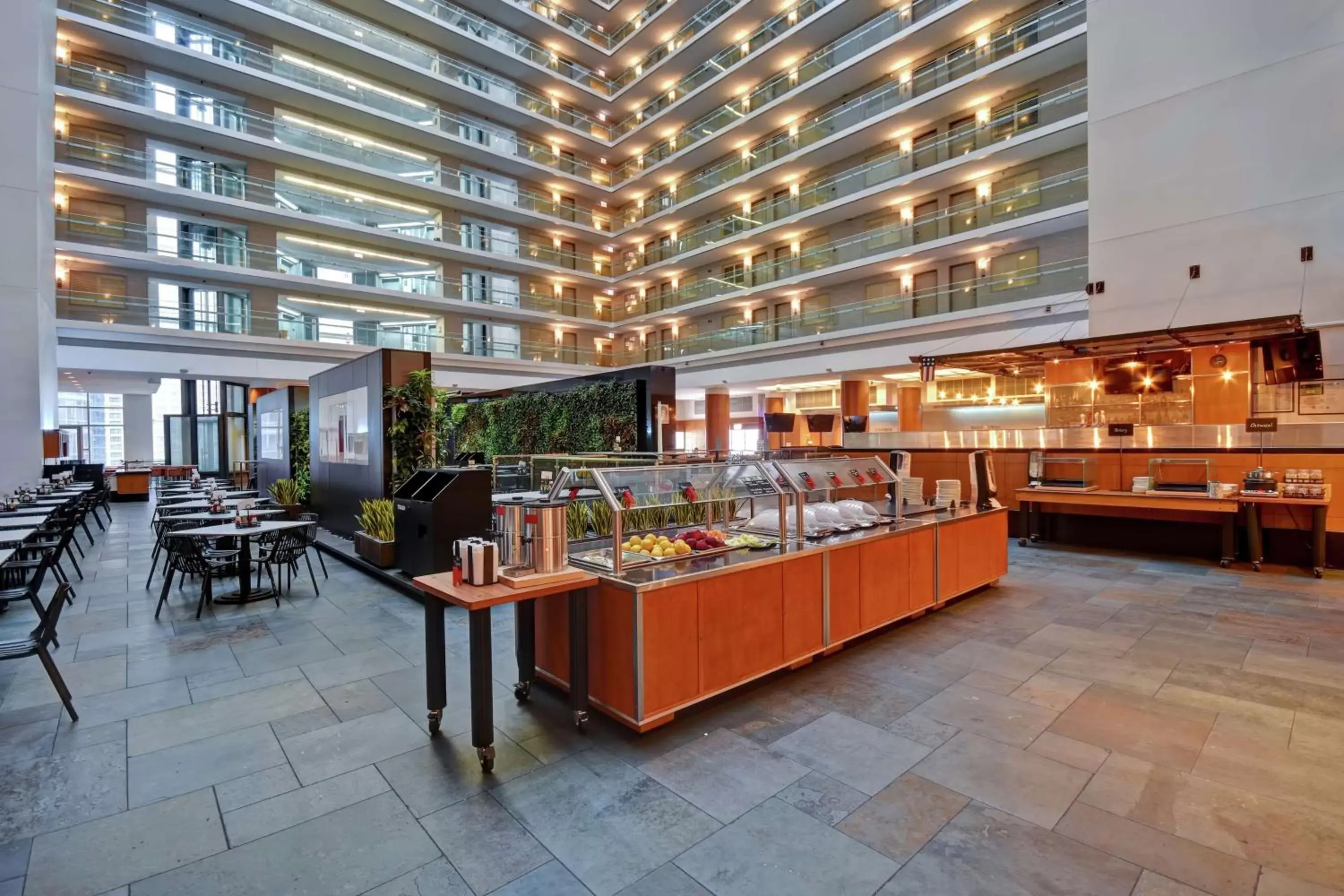 Breakfast, Restaurant/Places to Eat in Embassy Suites by Hilton Chicago Downtown Magnificent Mile