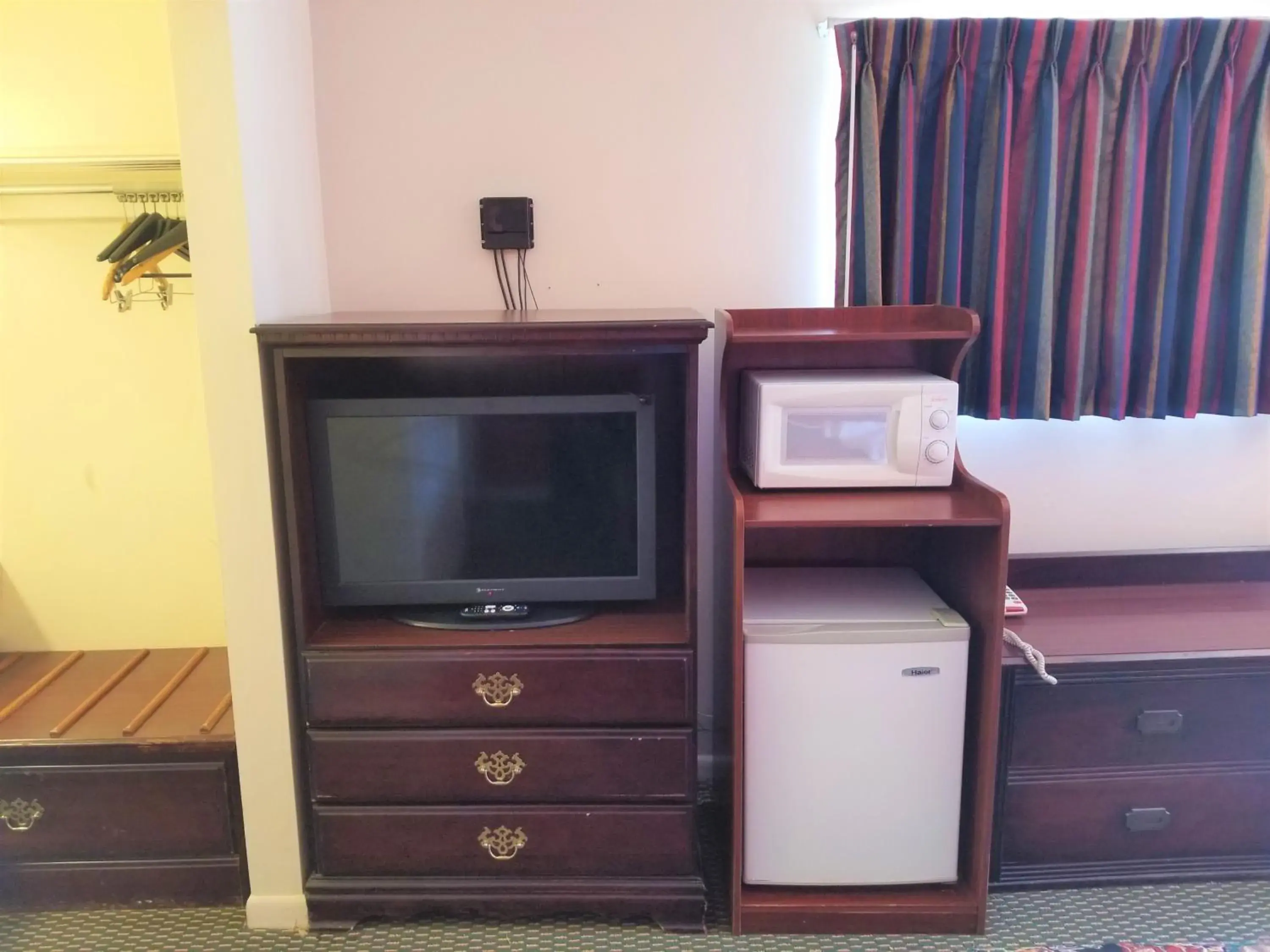 TV/Entertainment Center in Americas Best Value Inn Arkansas City