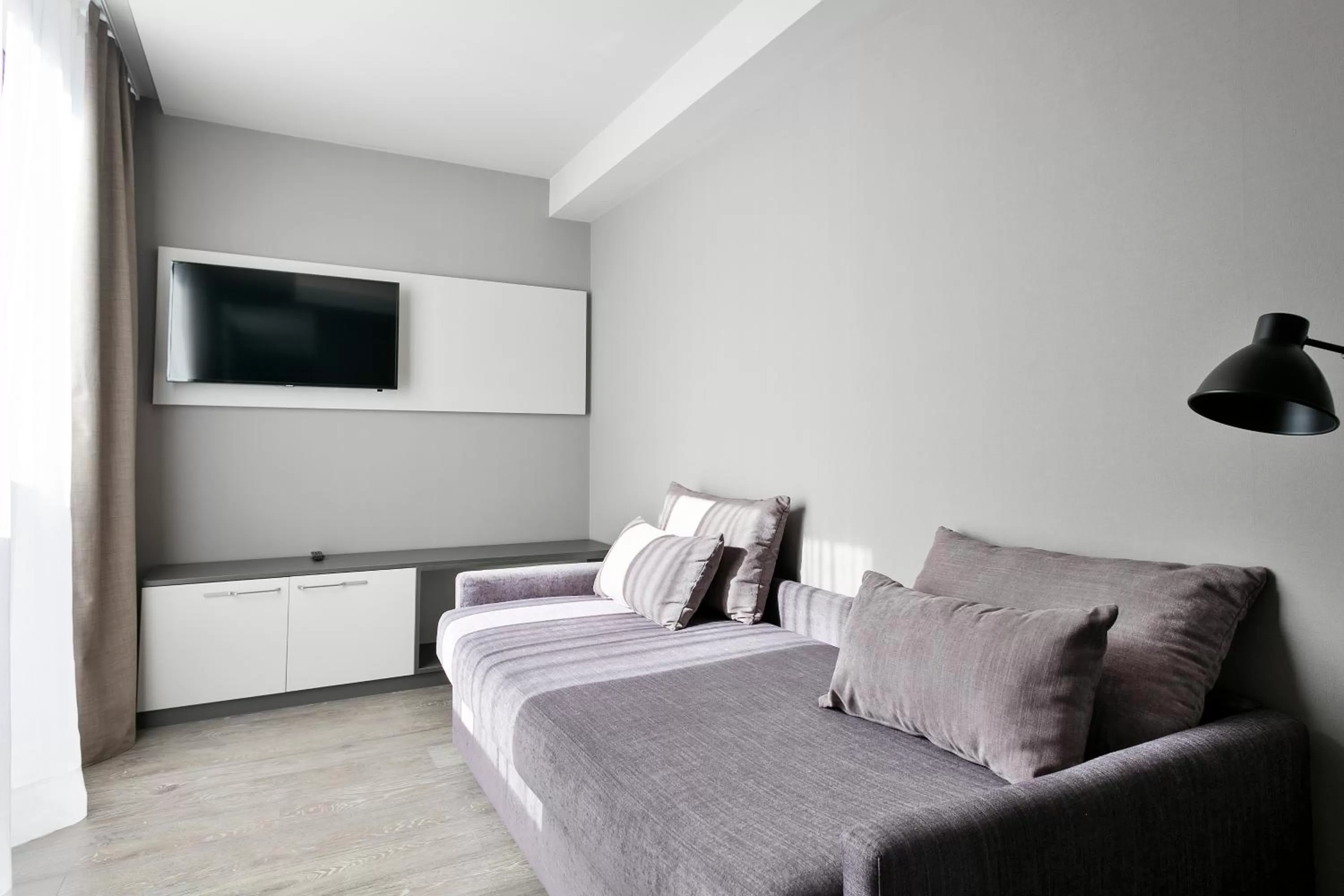 Bedroom, Bed in Upper Diagonal