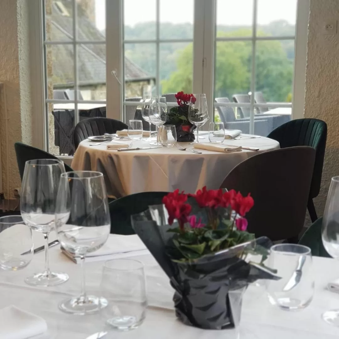 Restaurant/places to eat in Hotel De La Poste