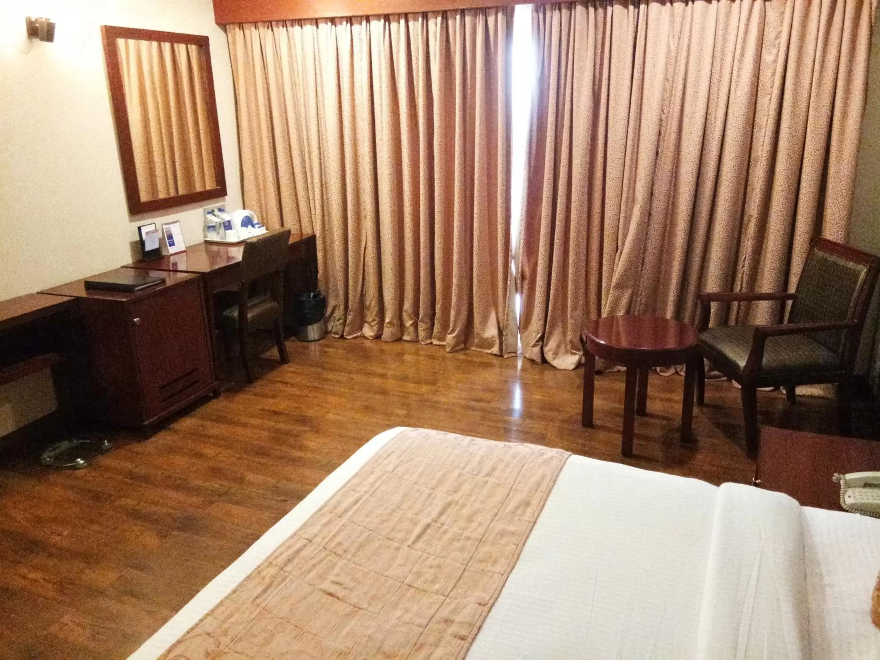 Bedroom, TV/Entertainment Center in Fortune Select Grand Ridge, Tirupati - Member ITC's Hotel Group