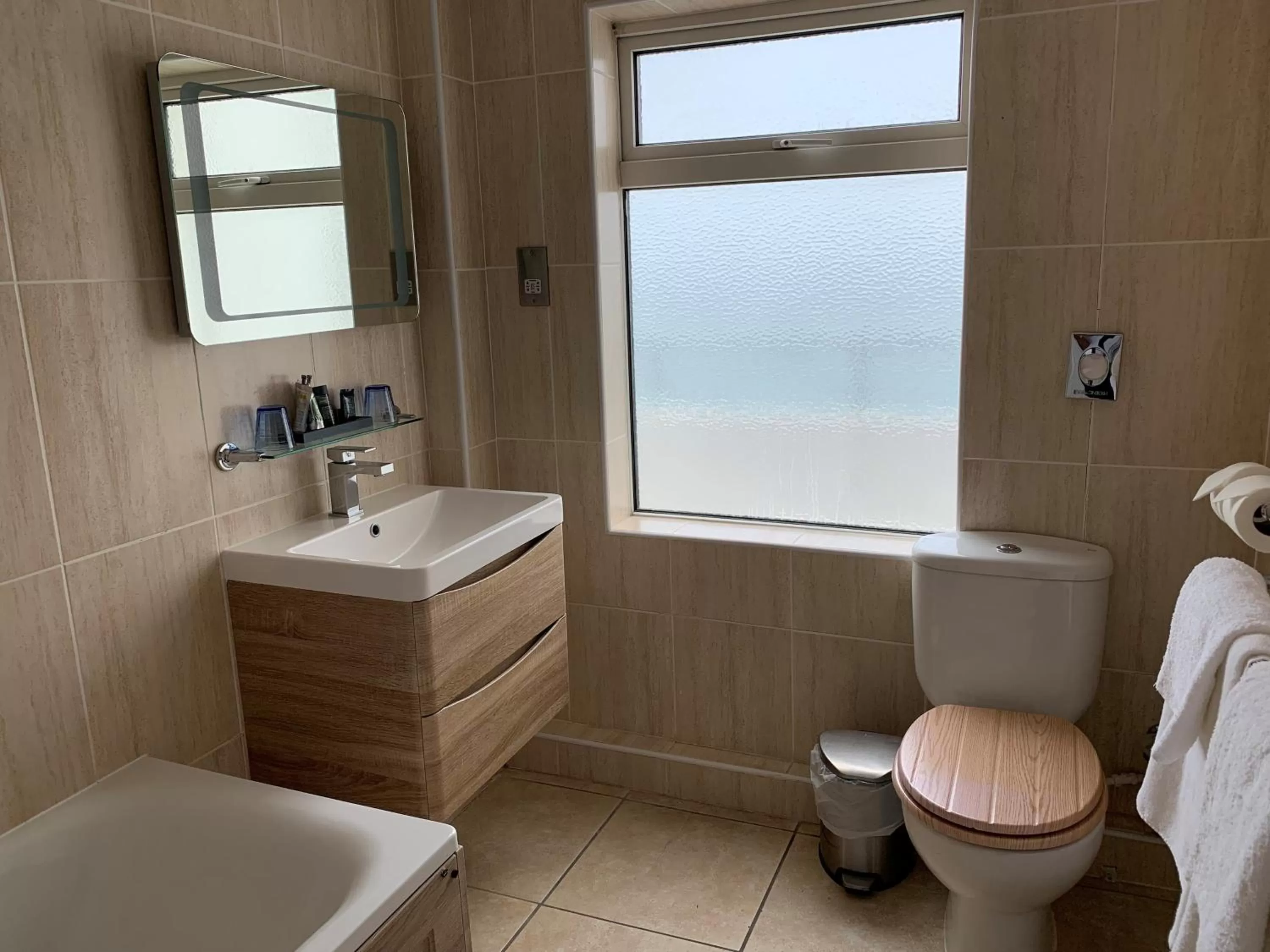 Toilet in Cumberland Hotel - OCEANA COLLECTION