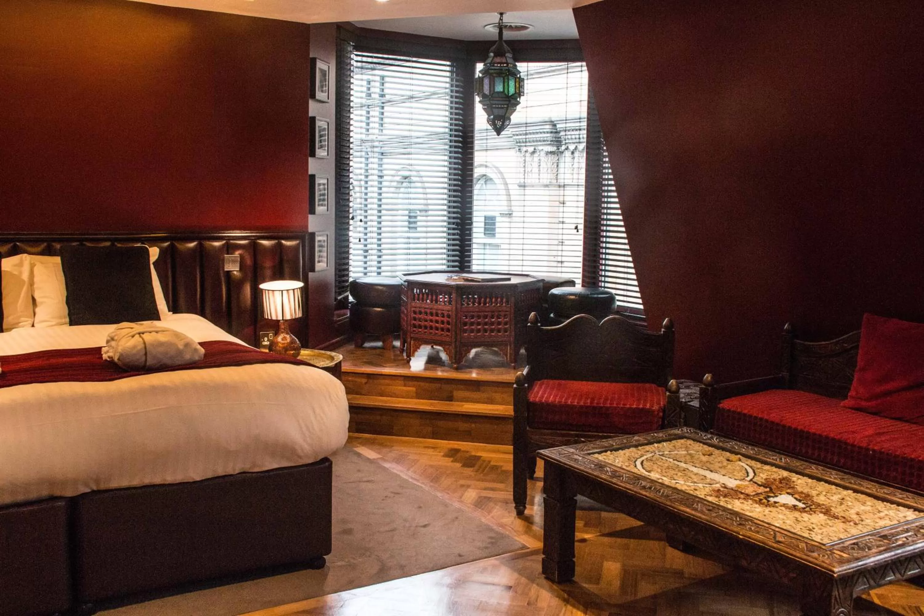 Photo of the whole room, Bed in Le Monde Hotel