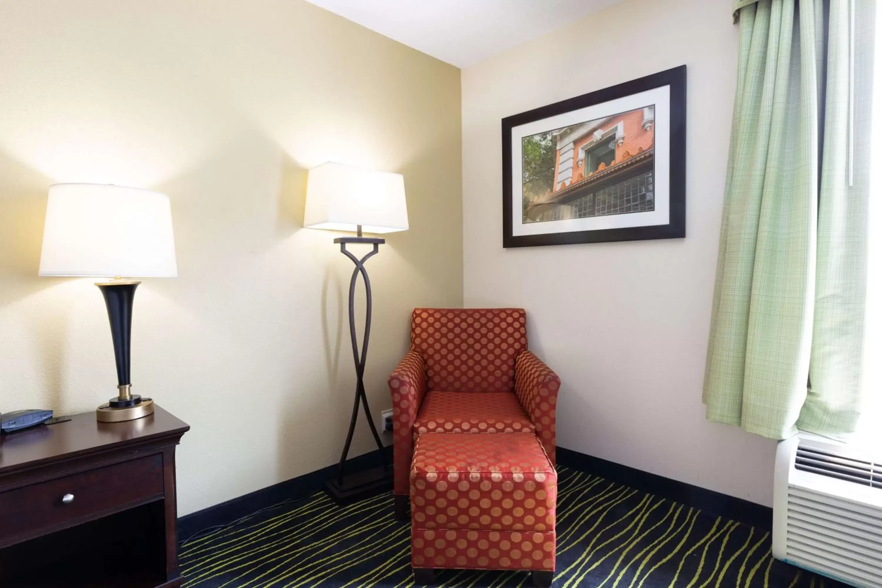 Living room in Hampton Inn Columbia I-26/Harbison Blvd Living room in Hampton Inn Columbia I-26/Harbison Blvd
