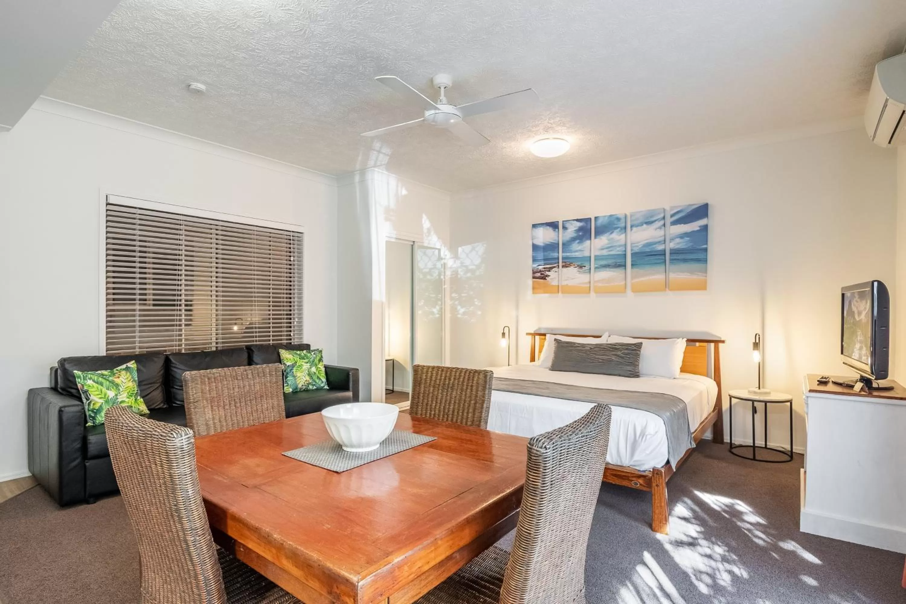 TV and multimedia in Byron Central Apartments