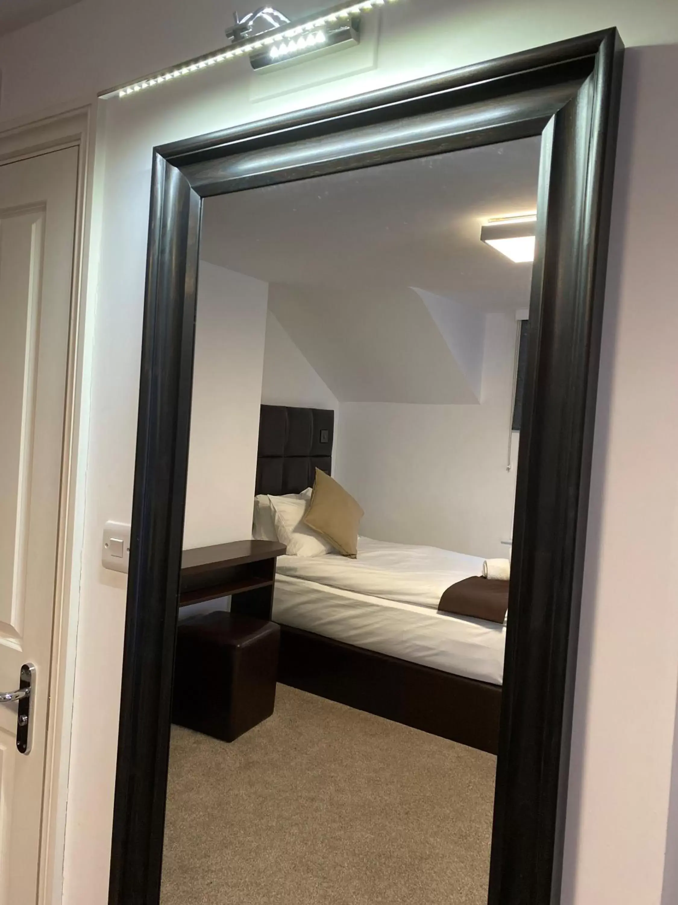 Bed in The Charles Hotel Bed in The Charles Hotel