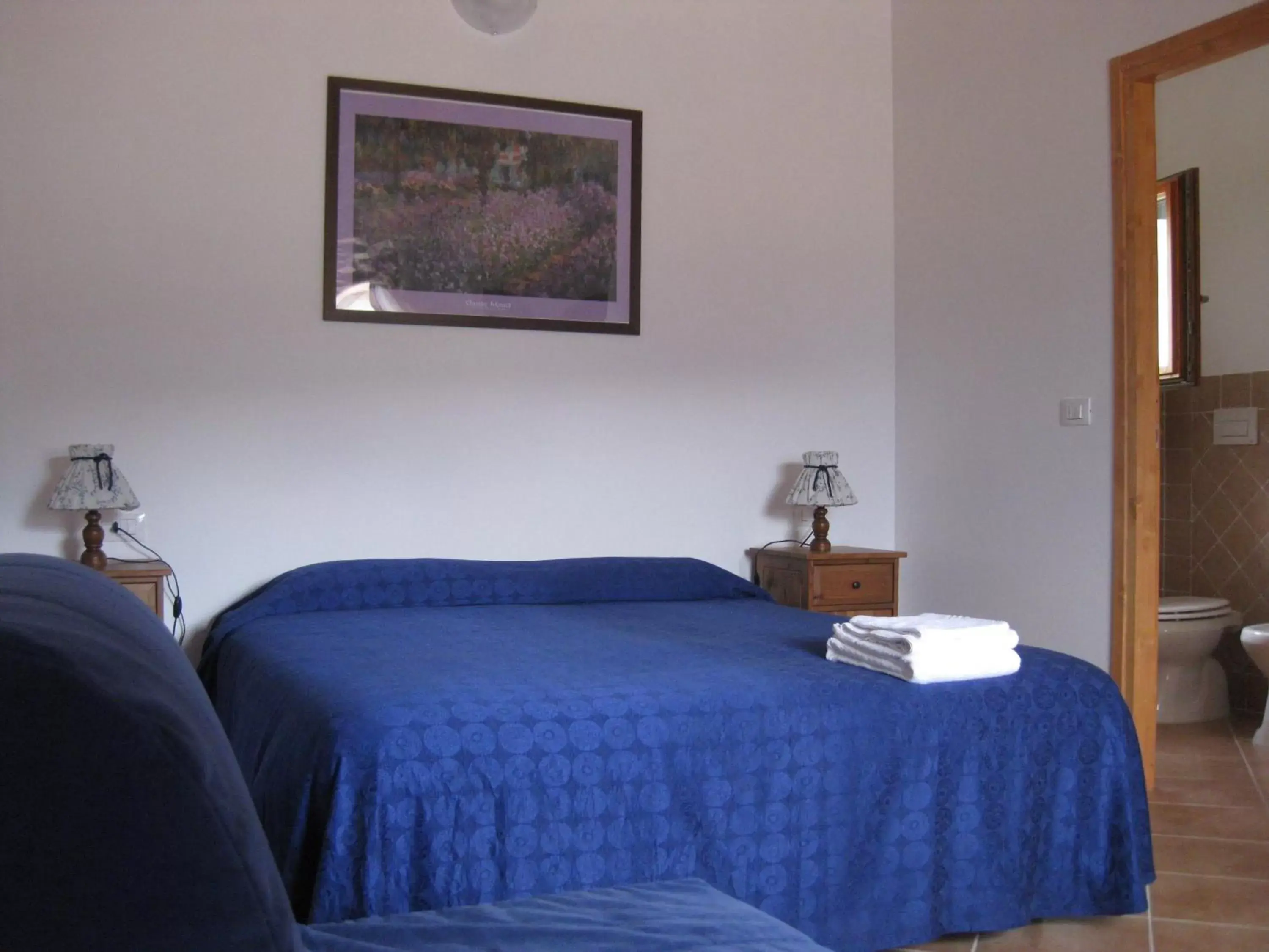 Photo of the whole room, Bed in La Collina di Peppino