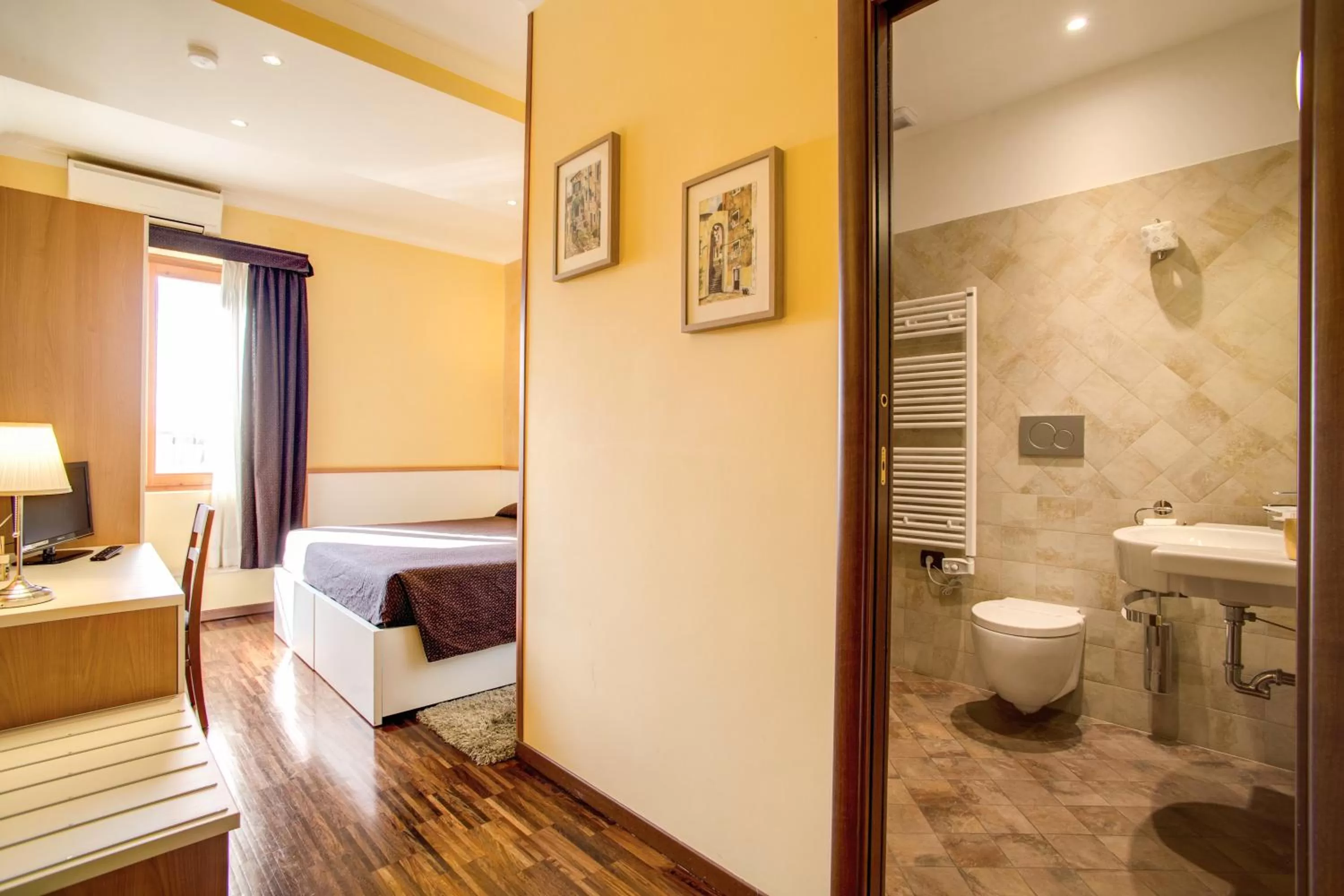 Bedroom, Bed in Hotel Roma Tiburtina Metro