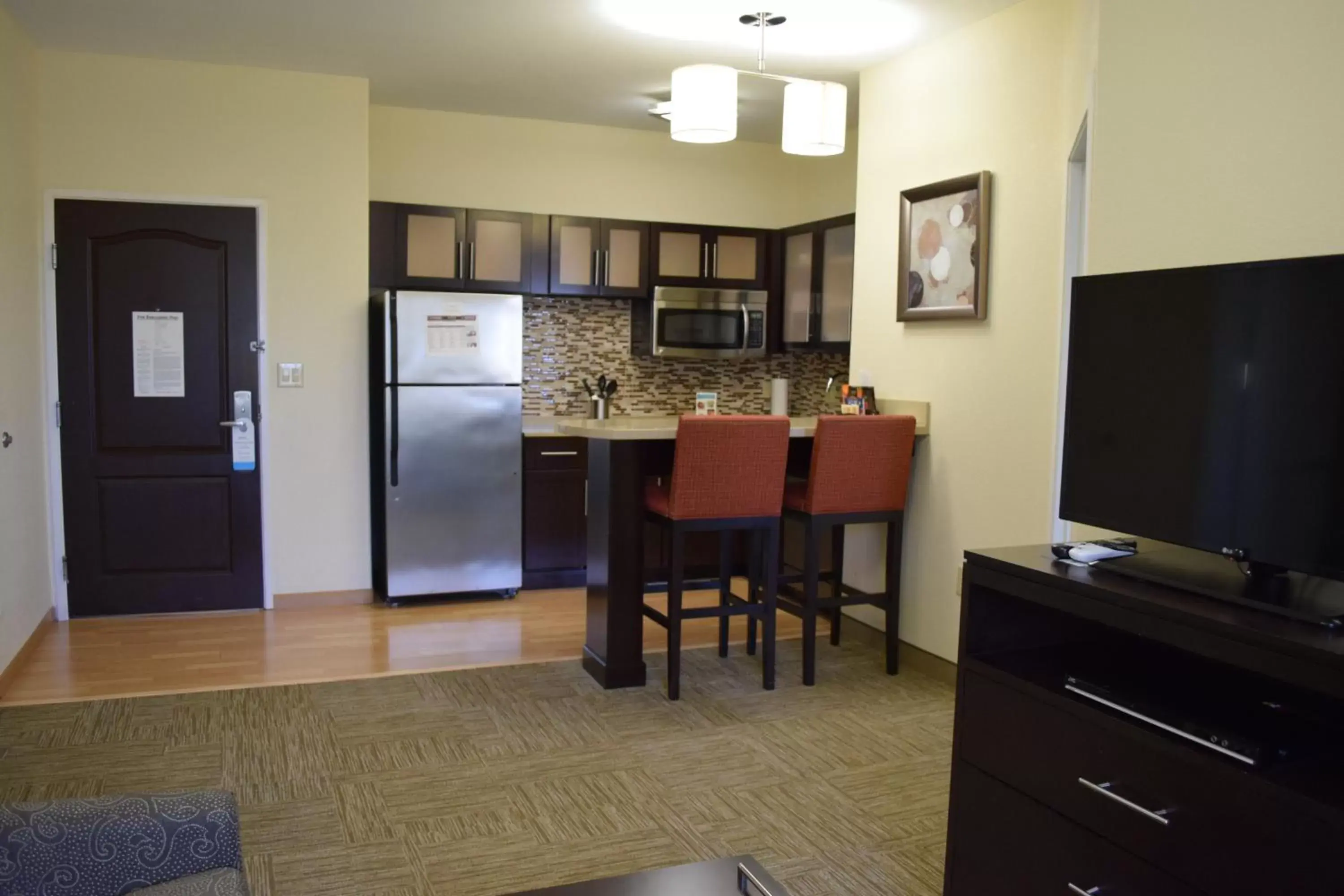 Photo of the whole room, Kitchen/Kitchenette in Staybridge Suites Houston Stafford - Sugar Land, an IHG Hotel