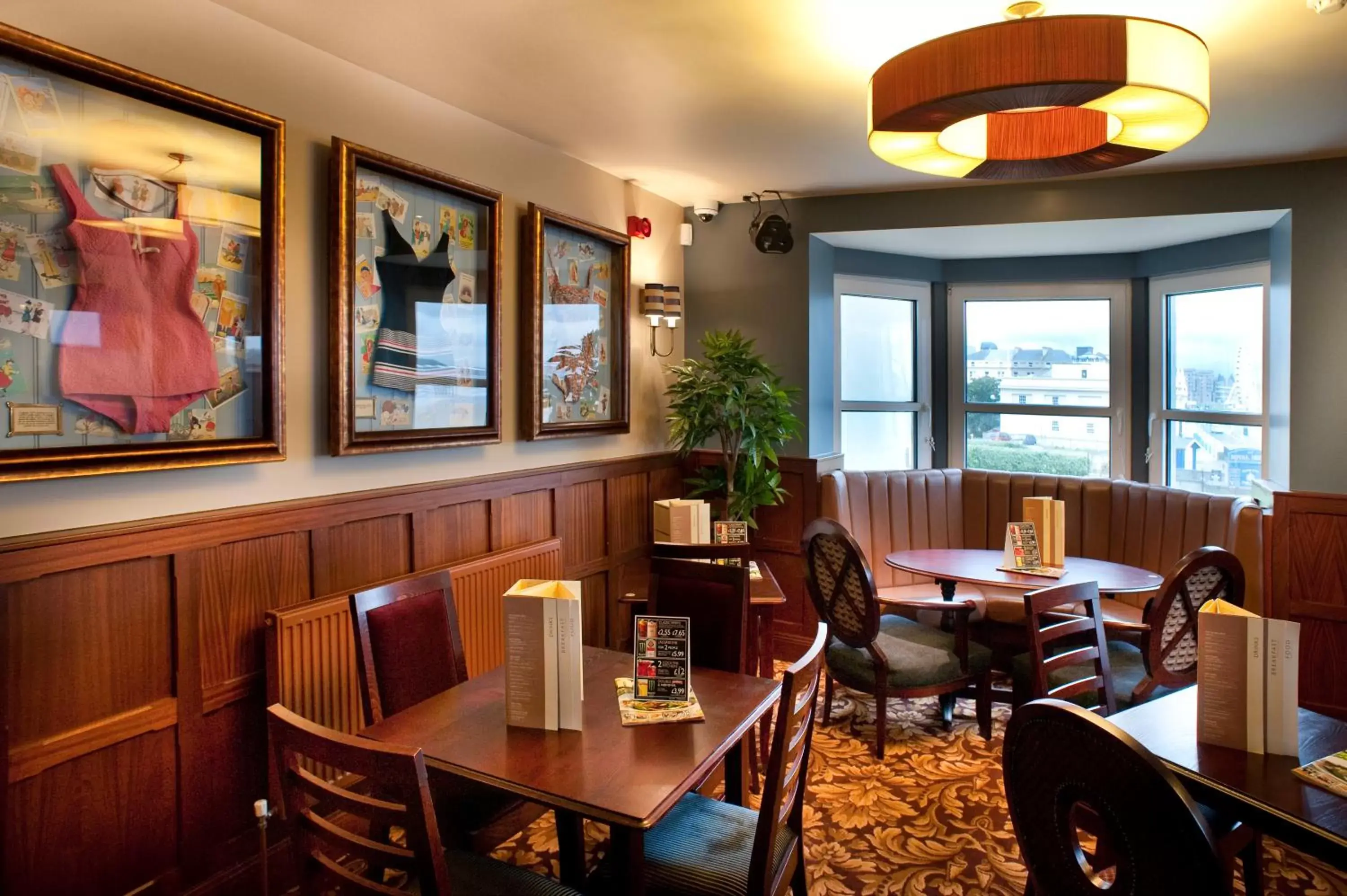 Restaurant/Places to Eat in Cabot Court Hotel Wetherspoon