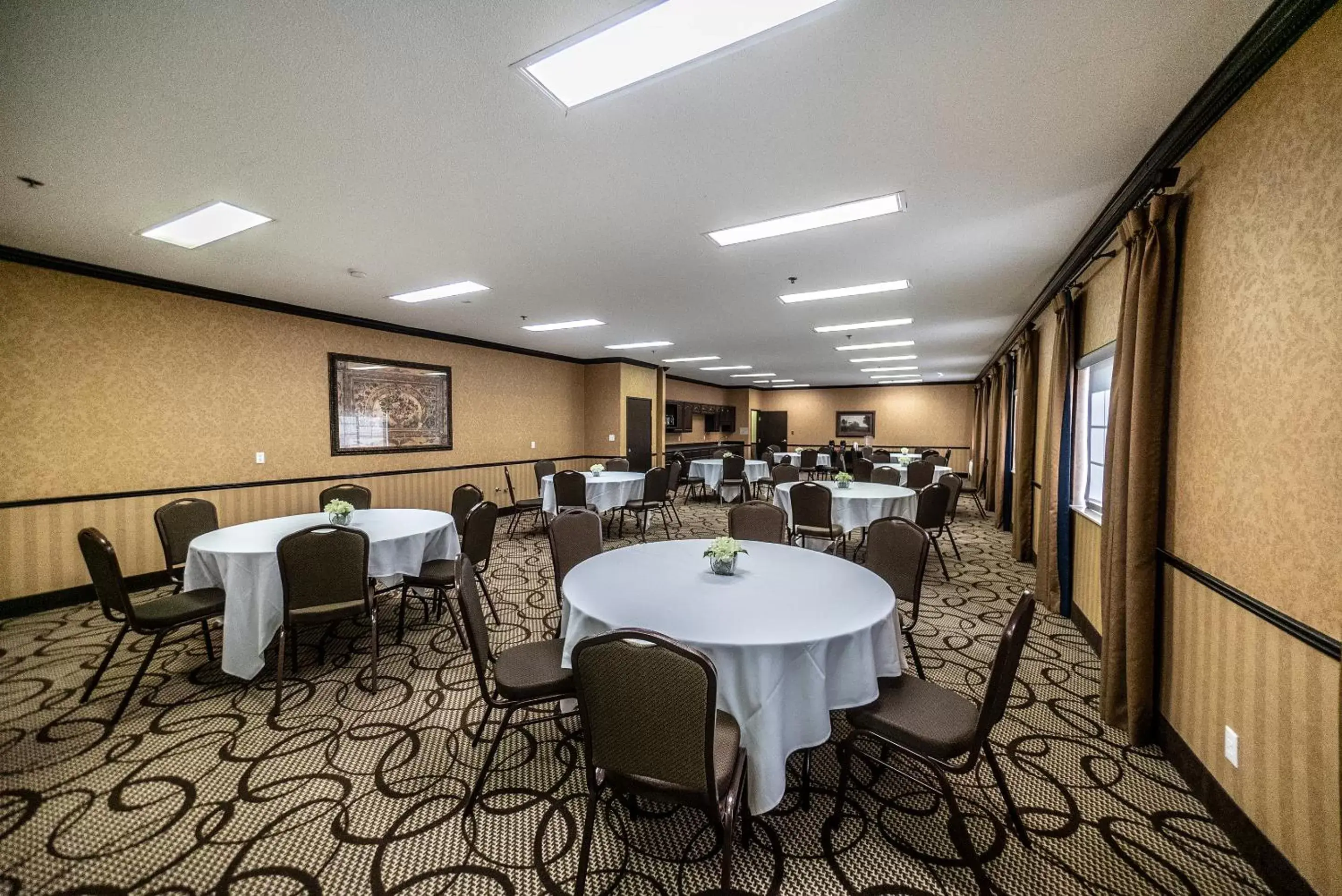 Banquet/Function facilities, Restaurant/Places to Eat in The Stone Castle Hotel & Conference Center