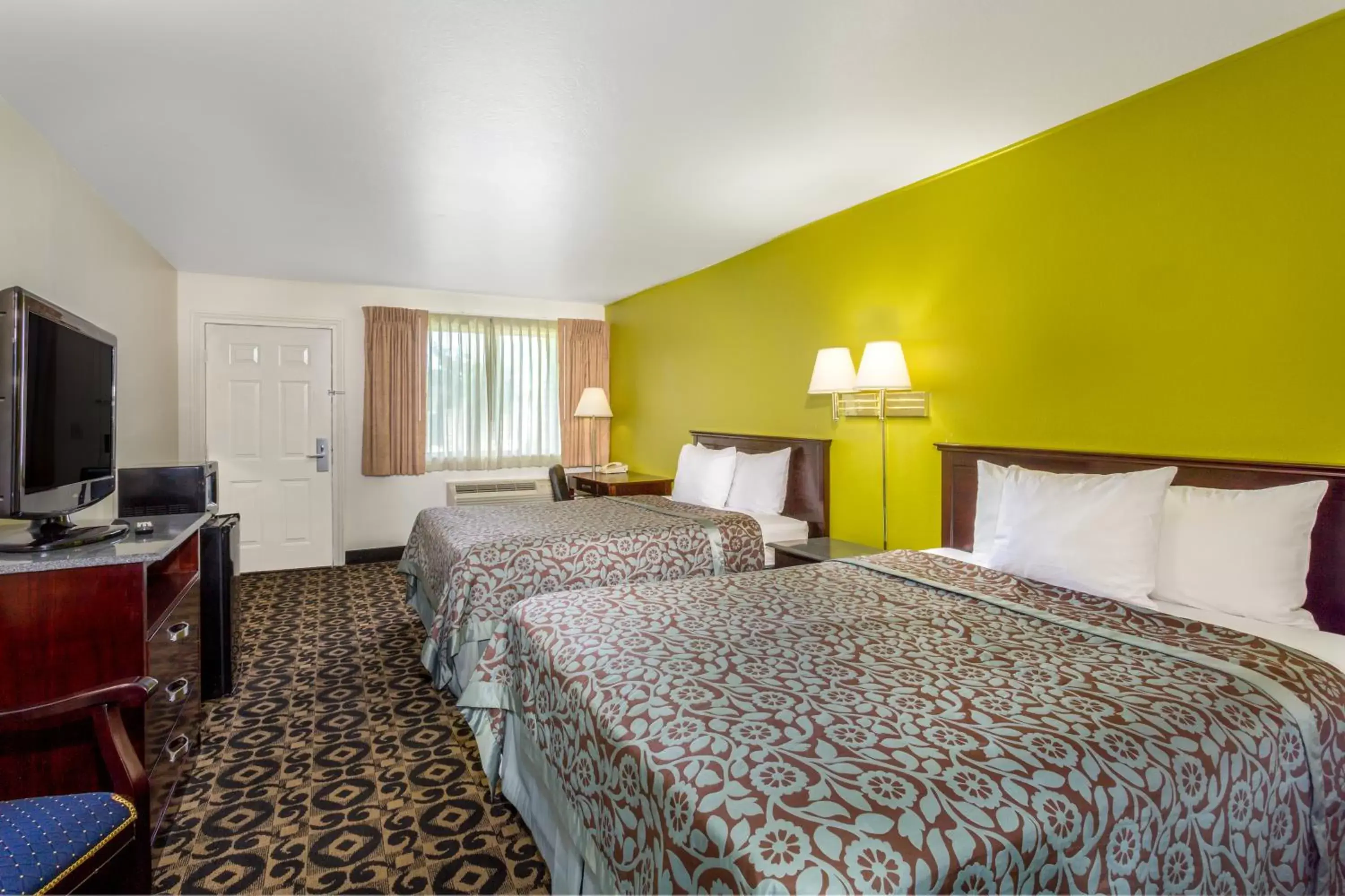 Photo of the whole room, Bed in Days Inn by Wyndham Delta