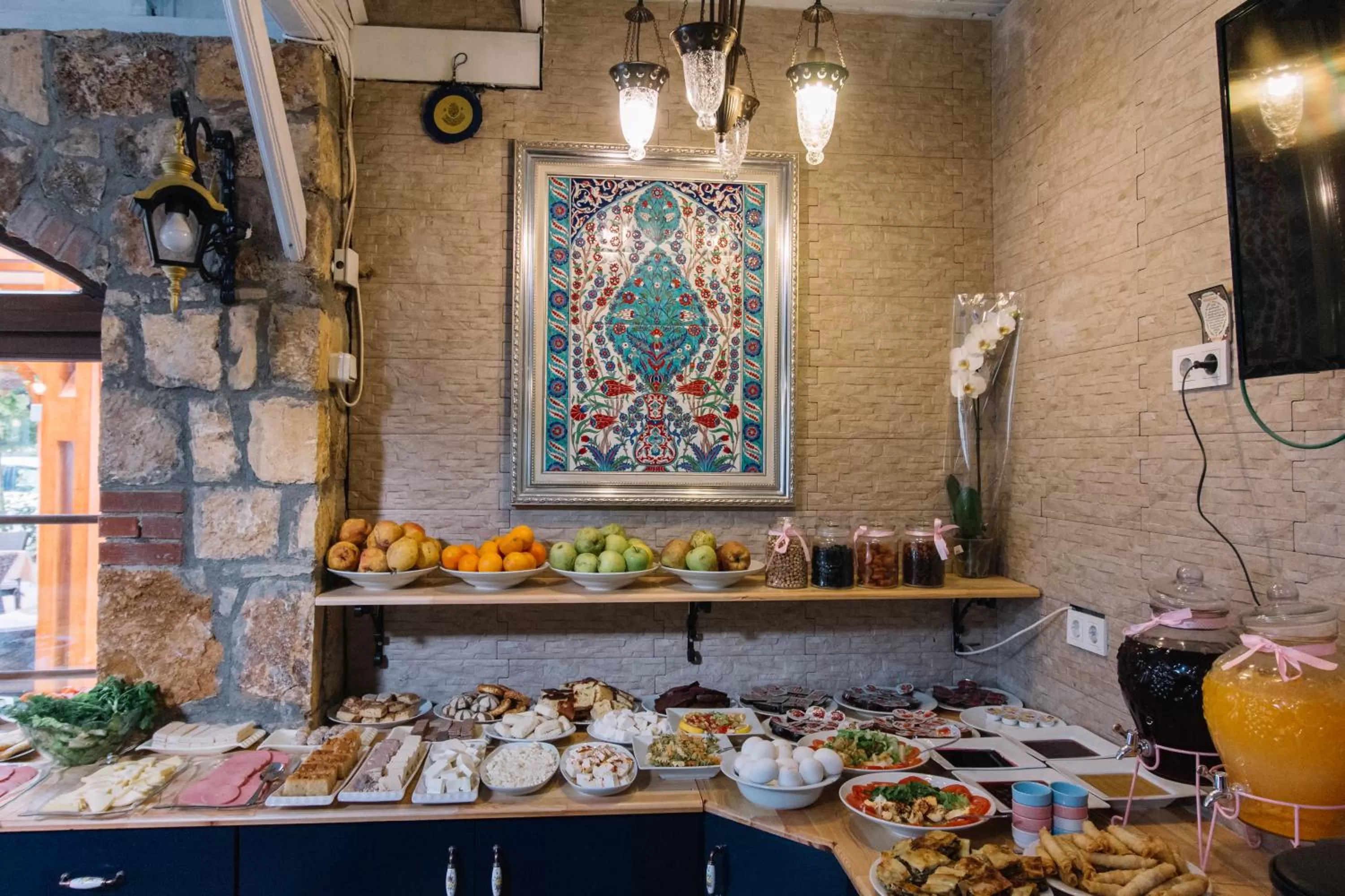 Buffet breakfast in Melrose Pansiyon