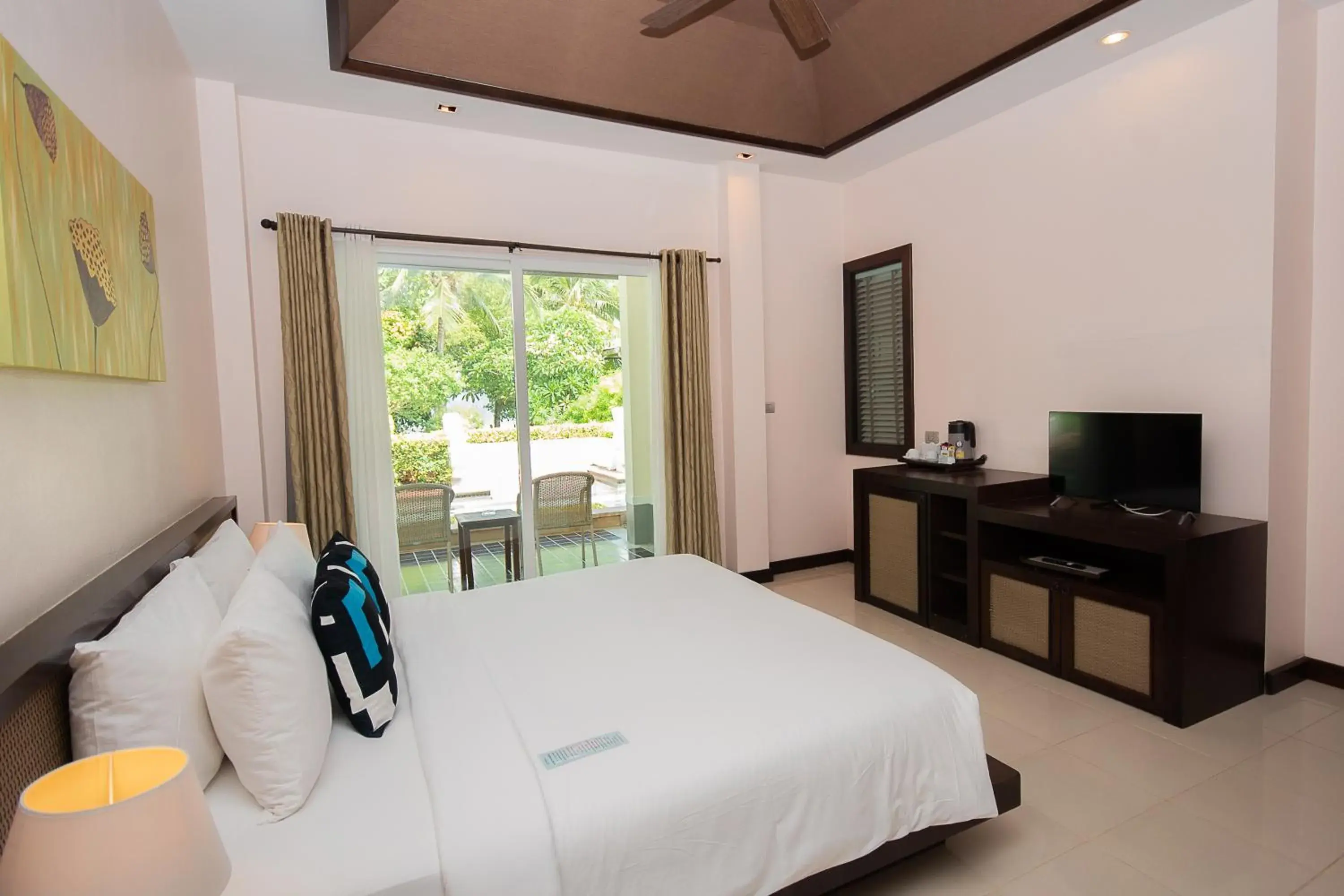 Bedroom, TV/Entertainment Center in Anyavee Tubkaek Beach Resort- SHA Plus