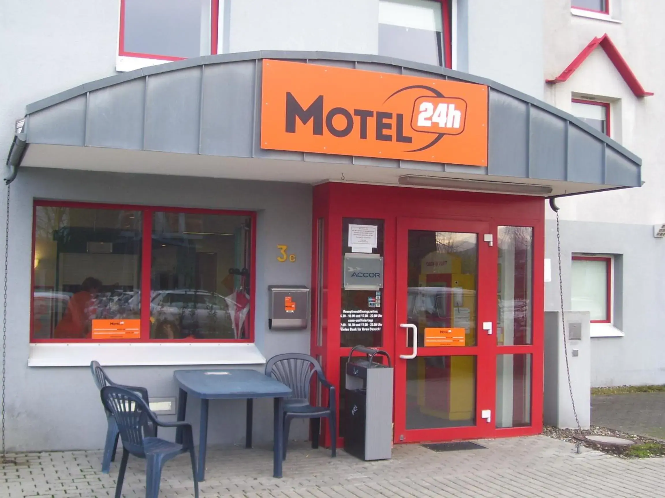 Facade/entrance in Motel 24h Bremen