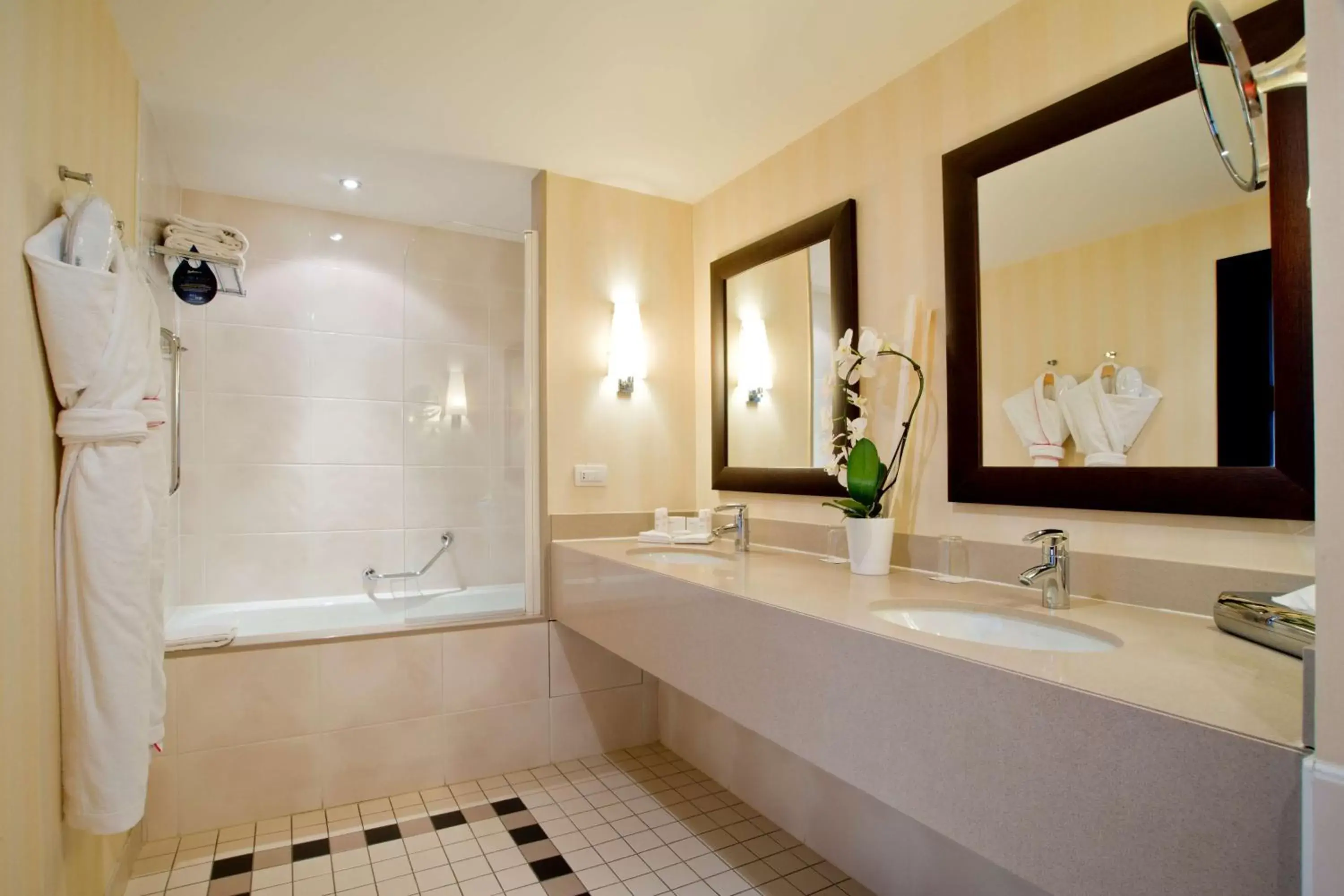 Bathroom in Radisson Blu Hotel, Paris Boulogne