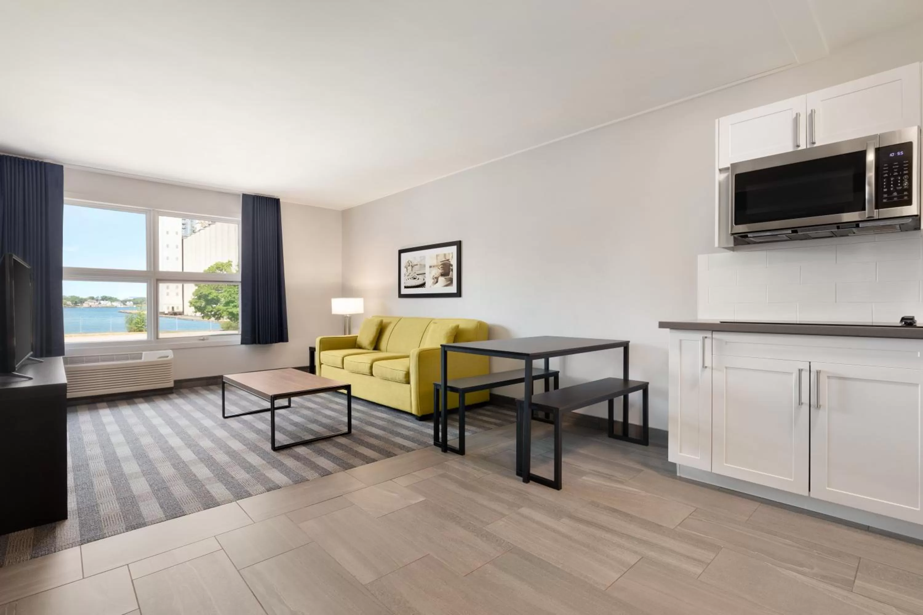 Bedroom in Days Inn by Wyndham Sarnia Harbourfront