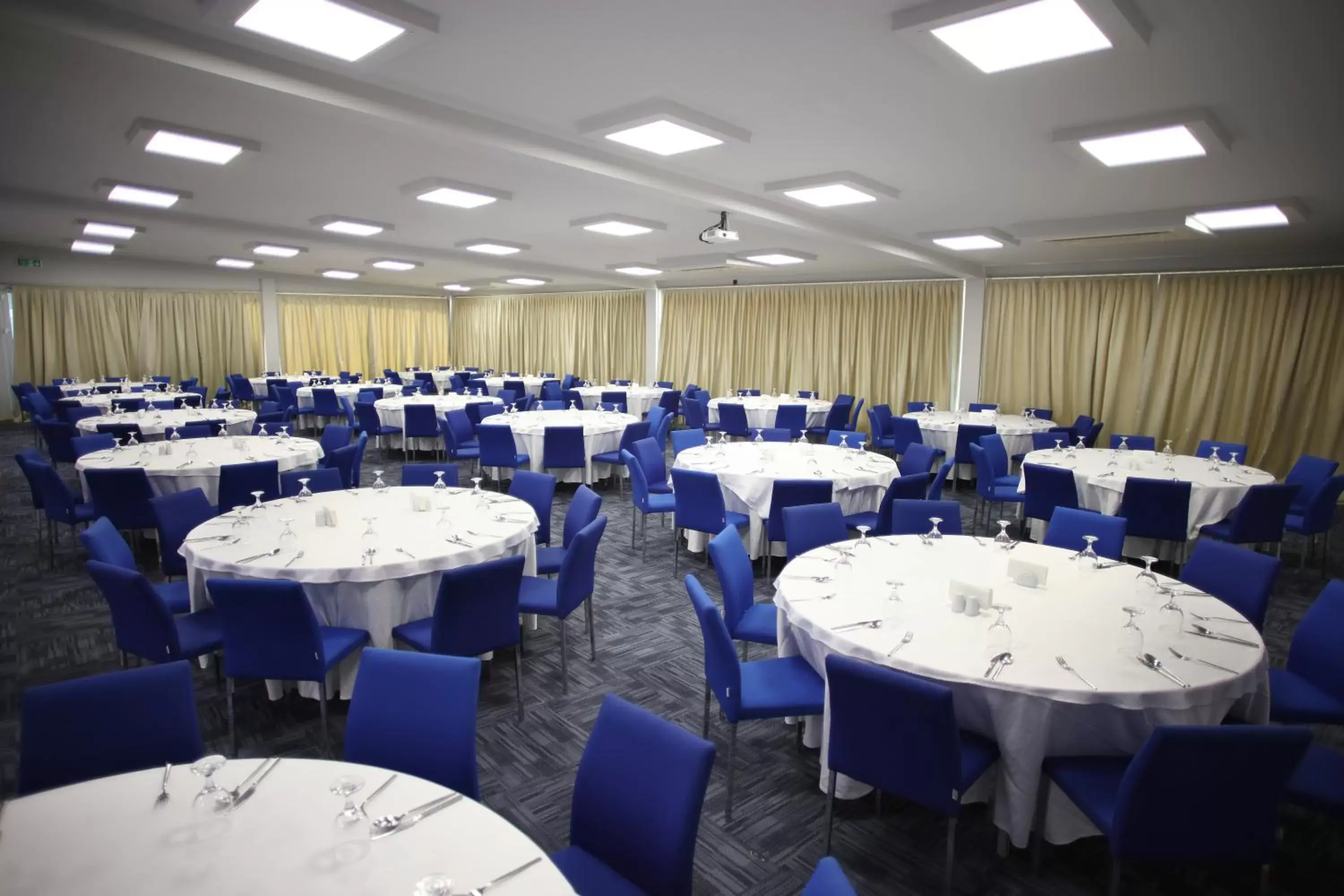 Meeting/conference room, Banquet Facilities in Holiday Inn Express Manisa-West, an IHG Hotel