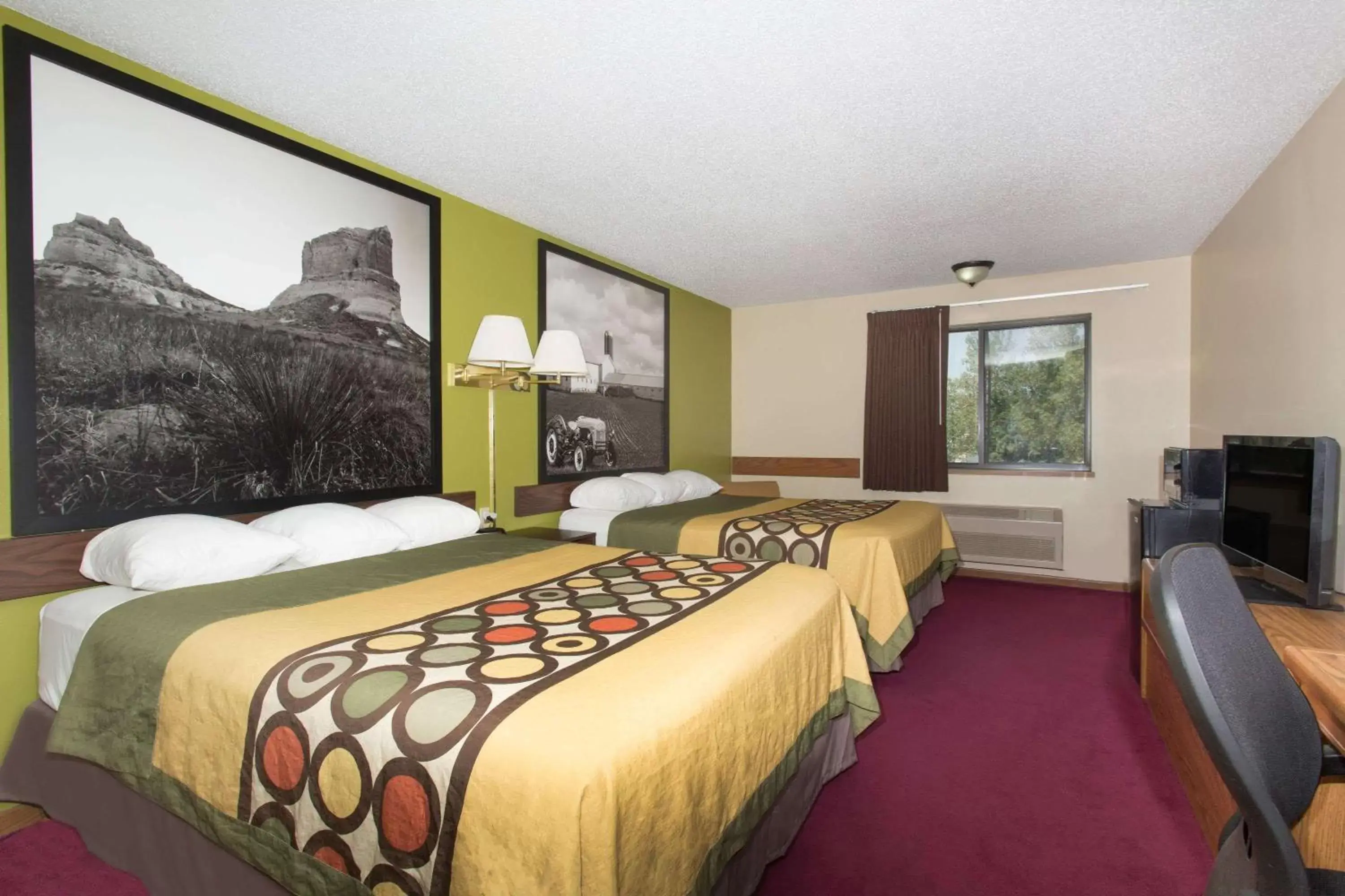 Photo of the whole room, Bed in Super 8 by Wyndham Chadron NE