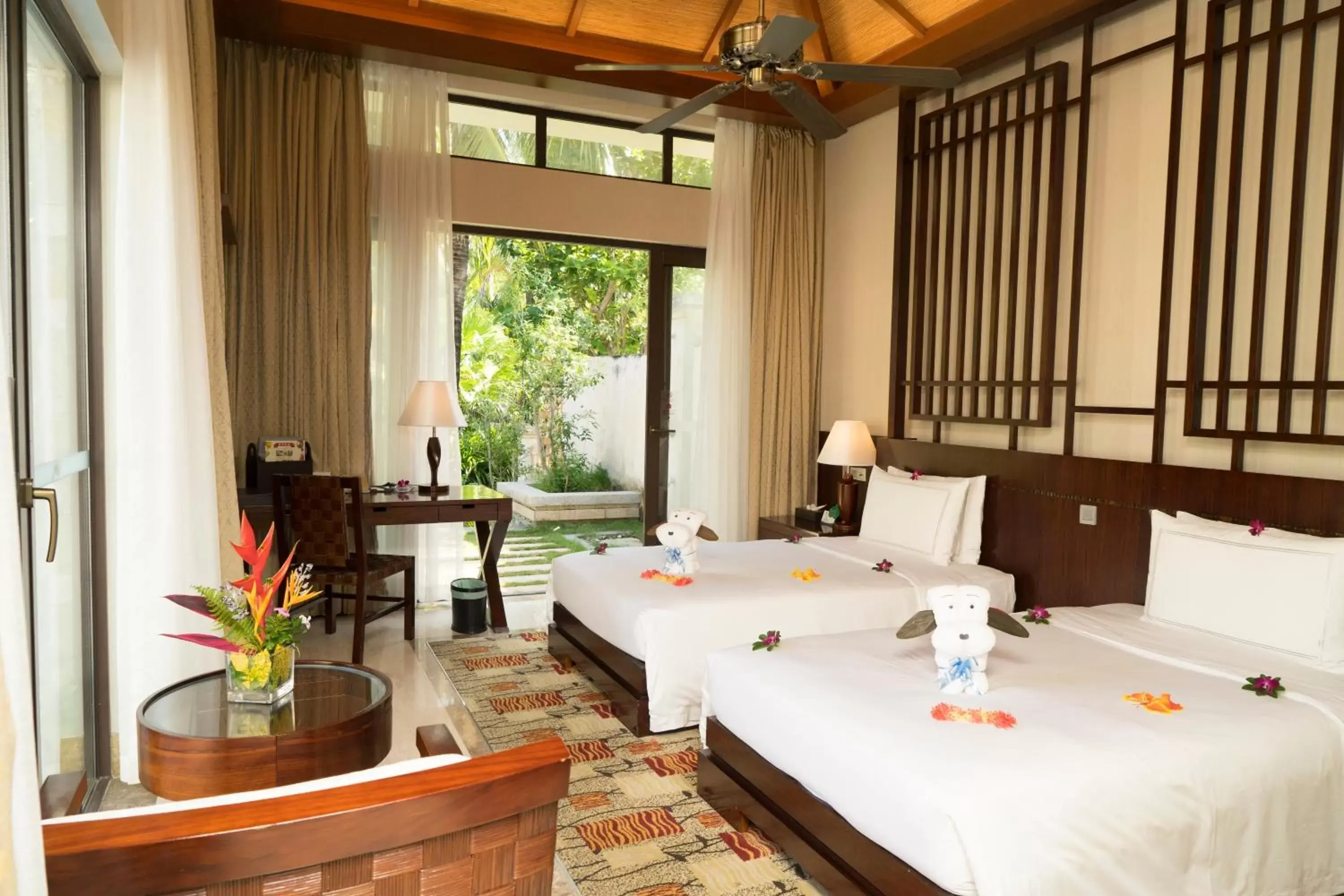 Bed in Grand Metropark Villa Resort Sanya Yalong Bay