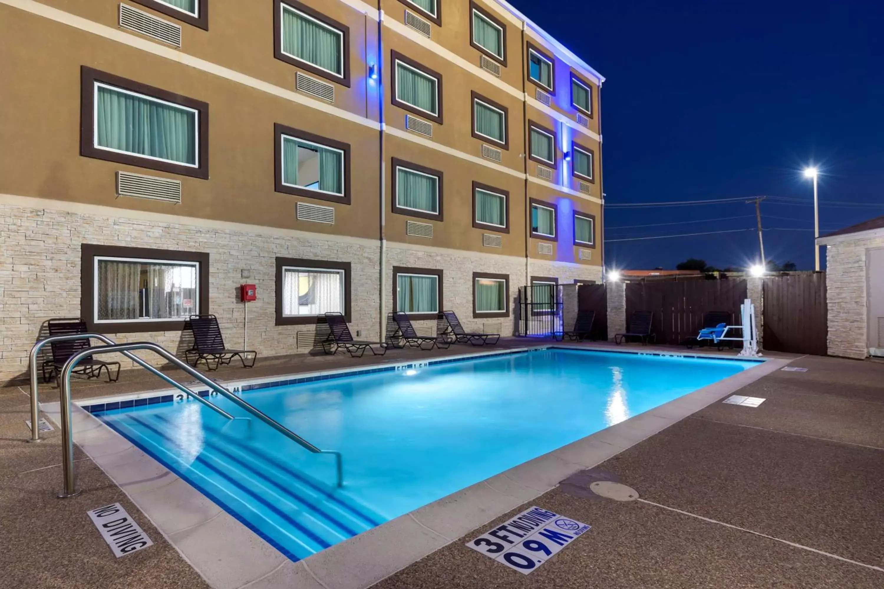 Pool view, Swimming Pool in Best Western Plus Arlington North