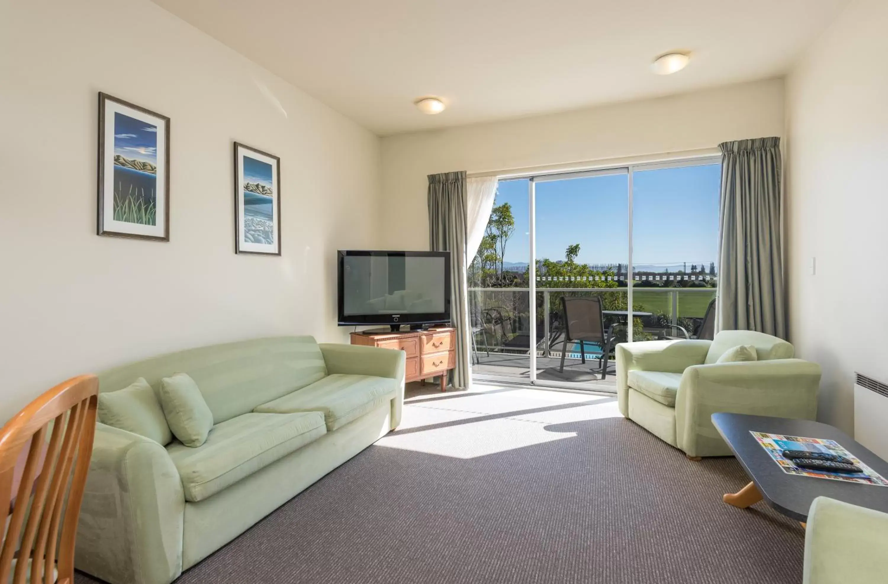 Living room, Seating Area in Parkside Motel