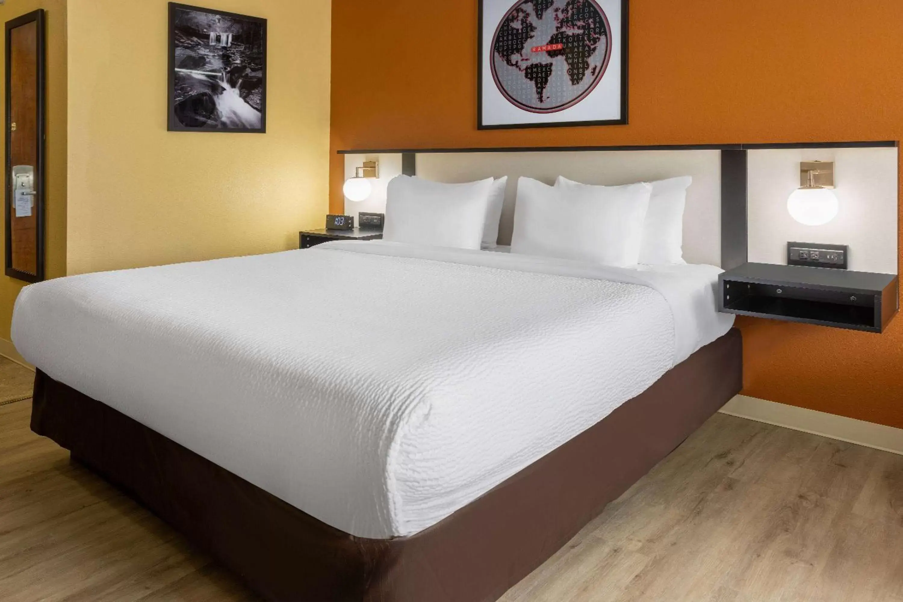 Photo of the whole room, Bed in Ramada by Wyndham Rome - Verona Photo of the whole room, Bed in Ramada by Wyndham Rome - Verona