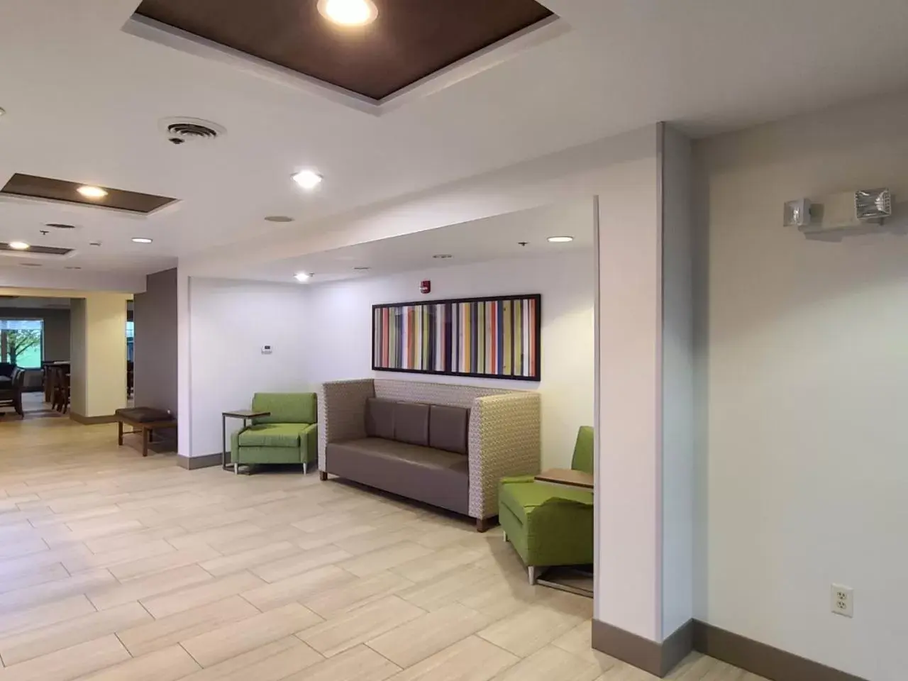 Lobby or reception, Seating Area in Holiday Inn Express Hotel & Suites Sheldon, an IHG Hotel