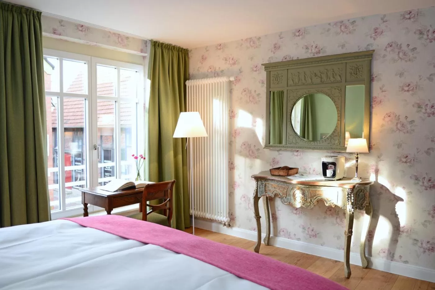 Photo of the whole room, Bed in Hotel No. 11