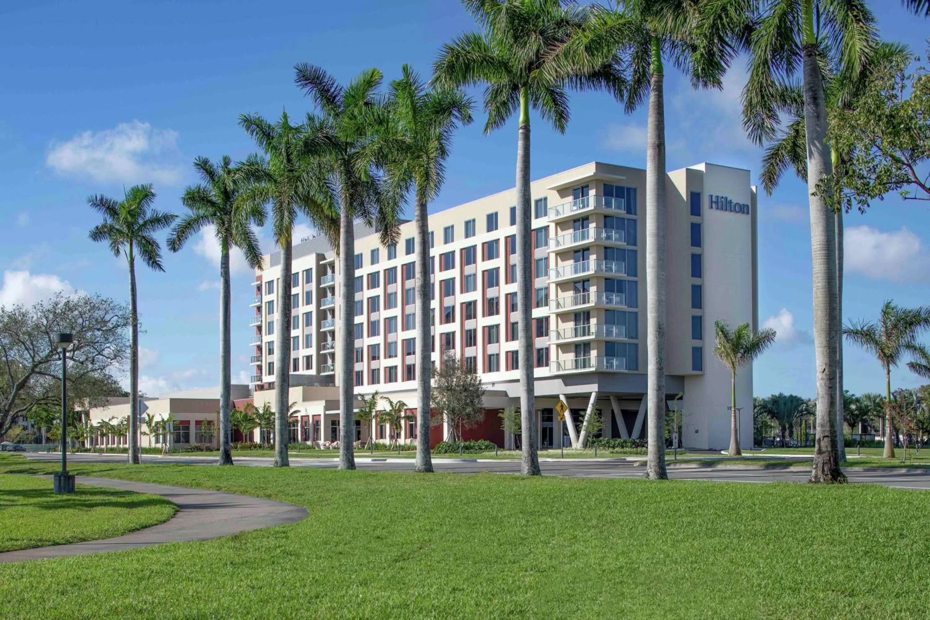 Property building in Hilton Miami Dadeland