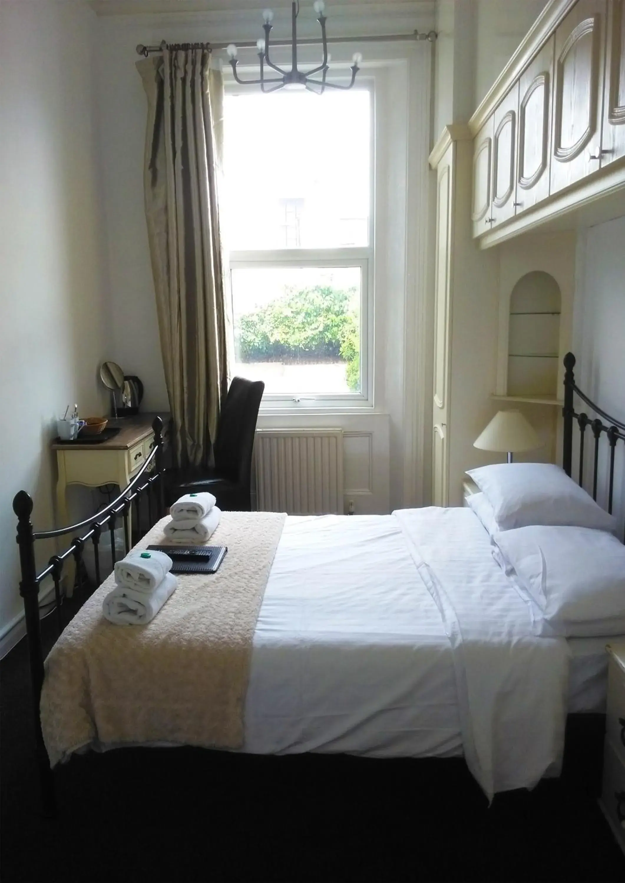 Photo of the whole room, Bed in Seafield House
