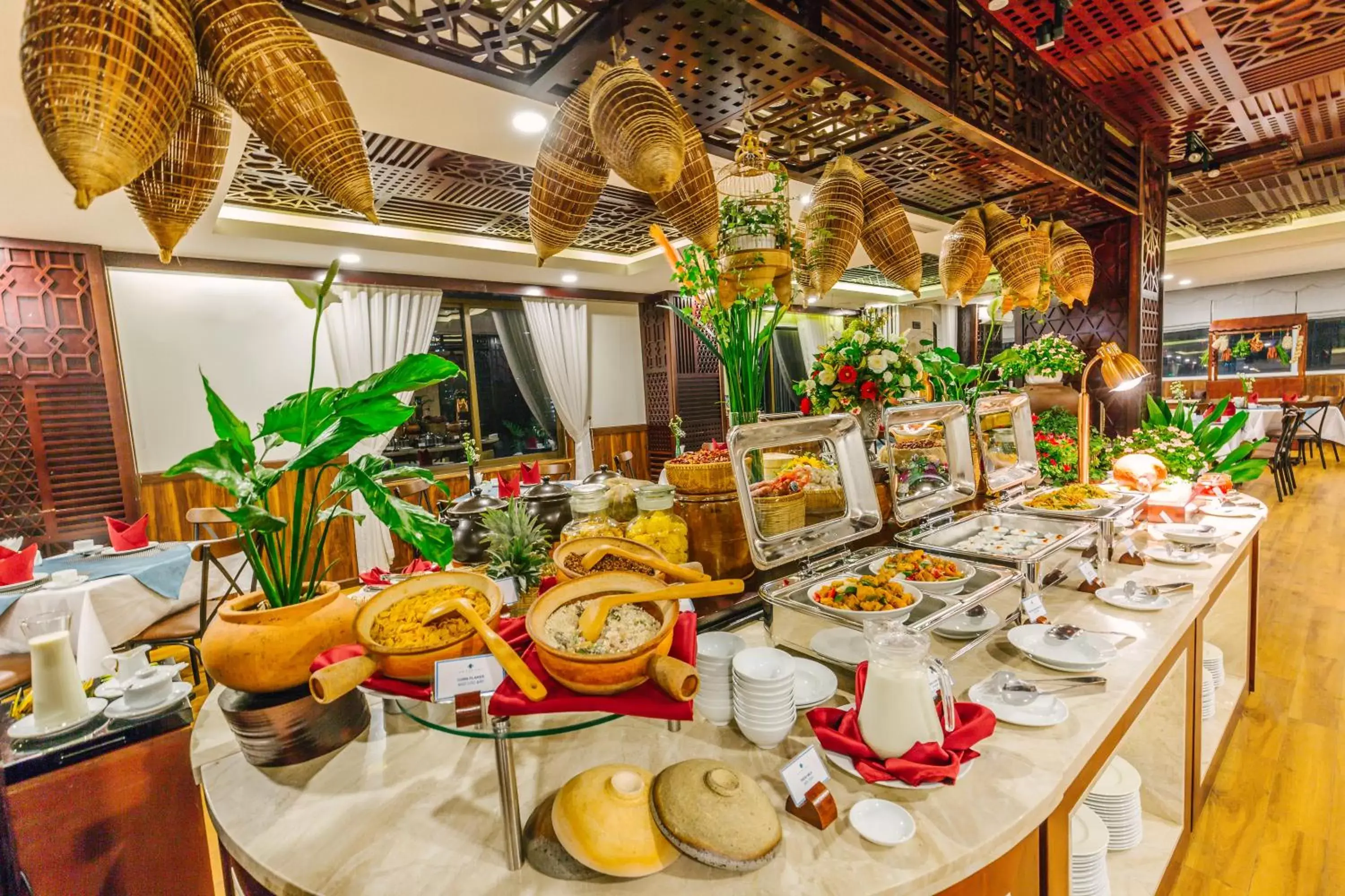 Food and drinks in Happy Life Grand Hotel & Rooftop Skybar Food and drinks in Happy Life Grand Hotel & Rooftop Skybar